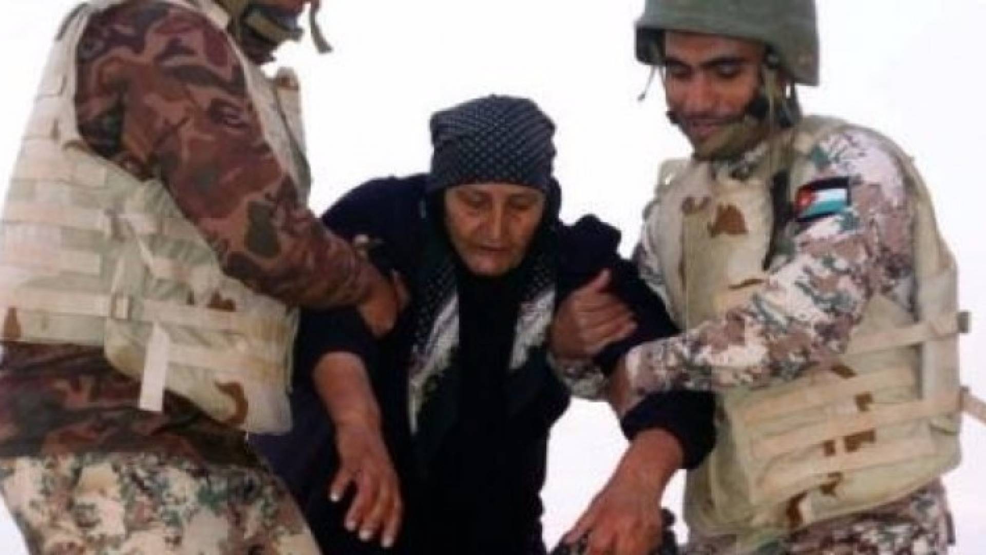 قوات حرس الحدود تستقبل 906 لاجئين سوريين