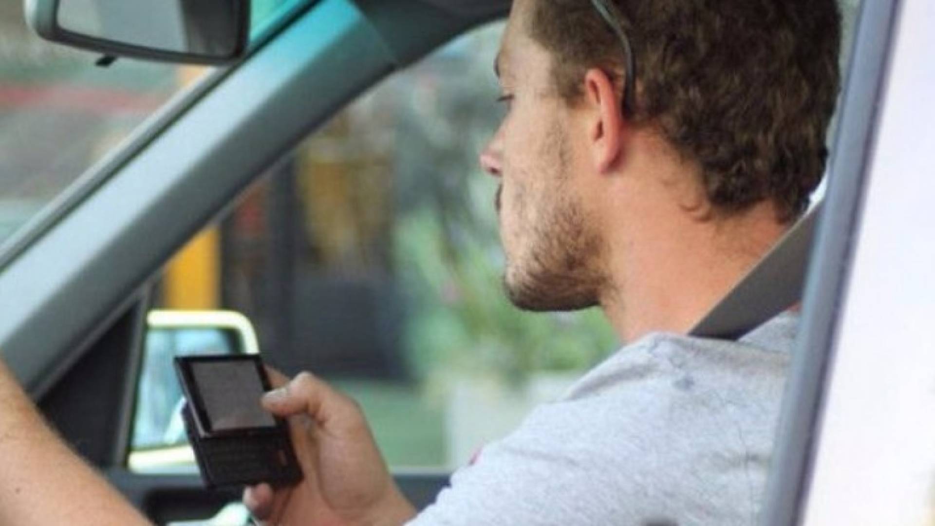 تطبيق ذكي يقطع جميع الاتصالات عن الهاتف ان زادت سرعة سيارتك