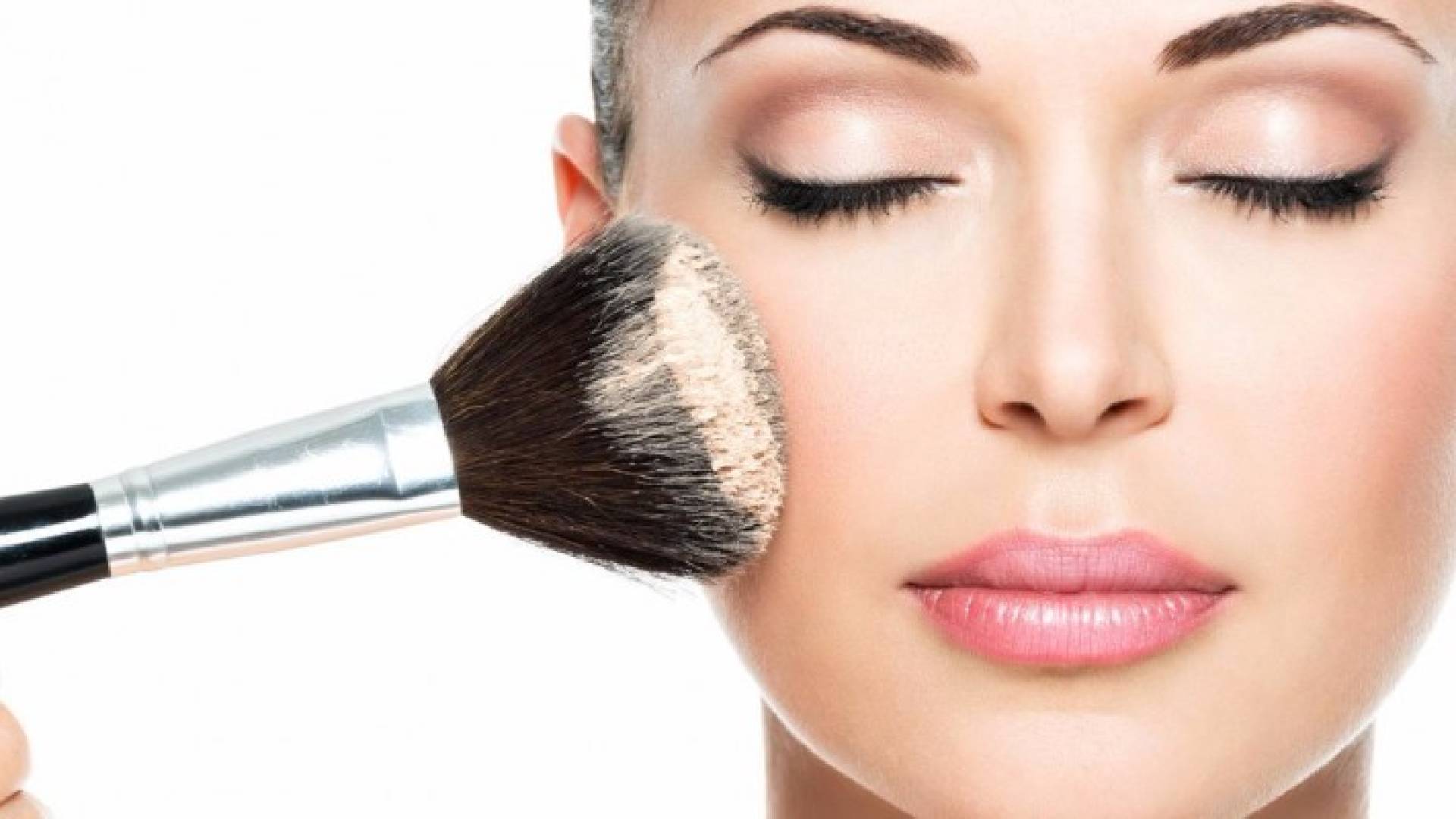 متى تؤدي مستحضرات التجميل لتشويه وجهك