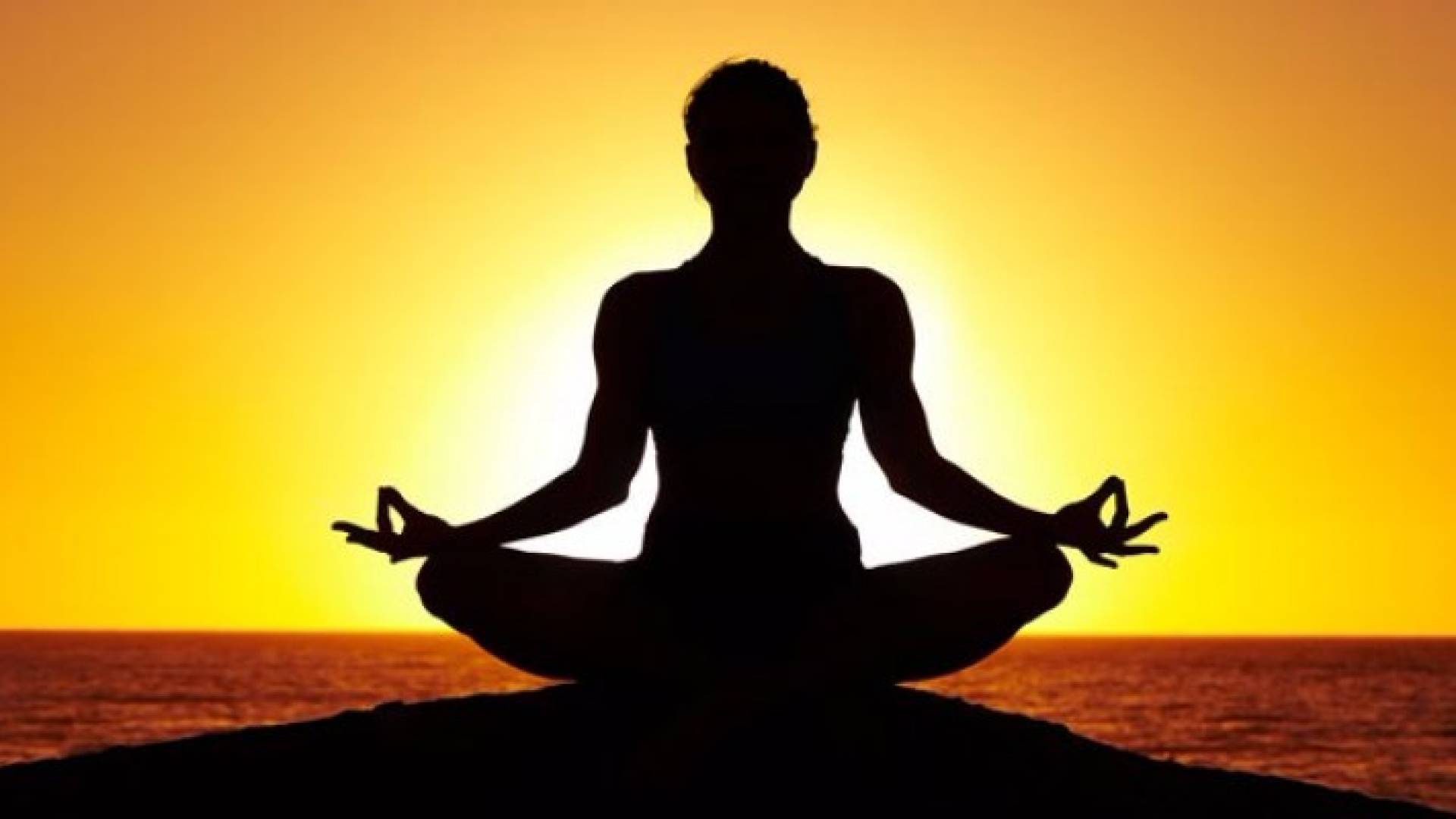 فتاة تمارس اليوغا - تعبيرية 