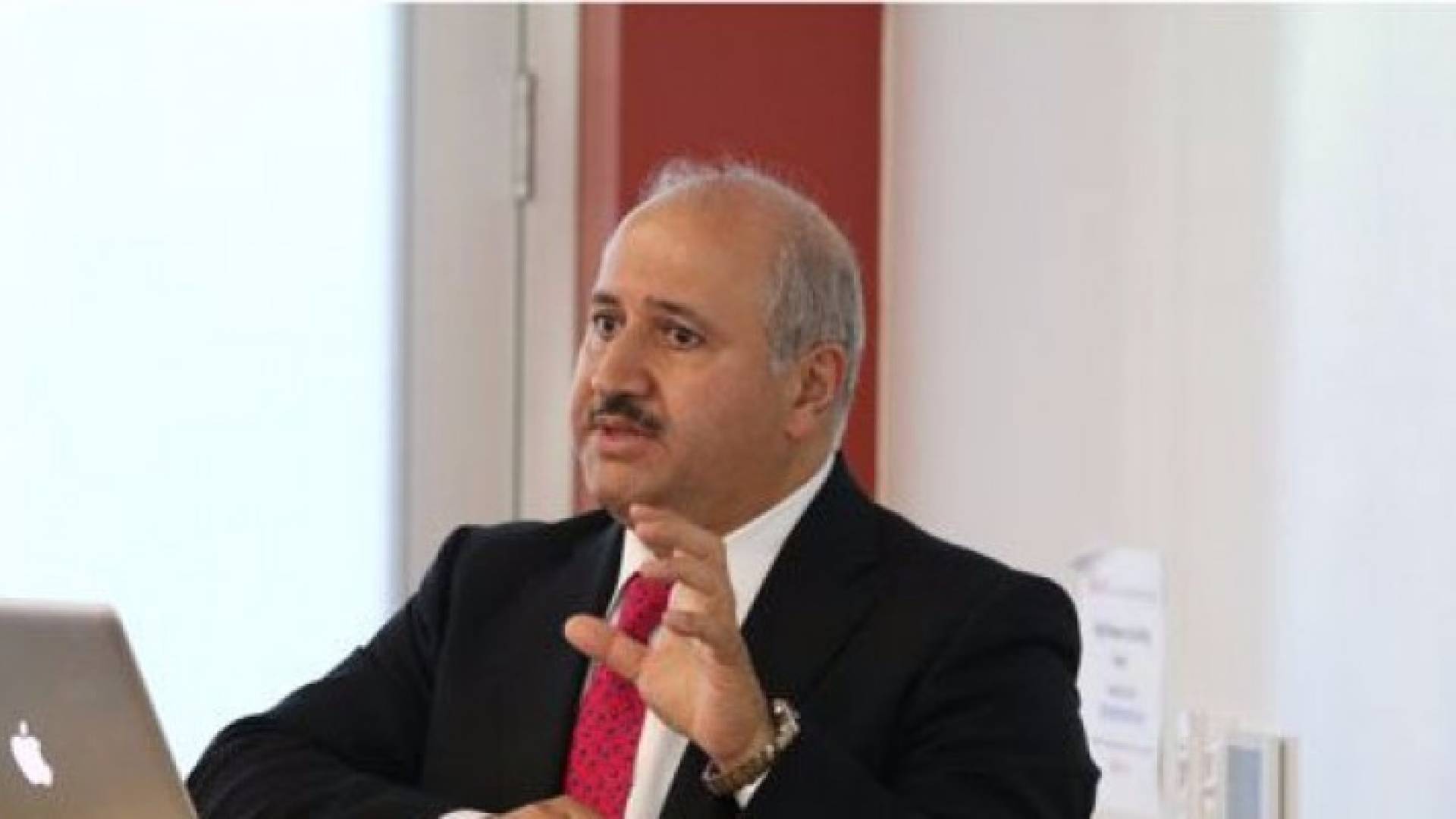 وزير المياه الدكتور حازم الناصر 