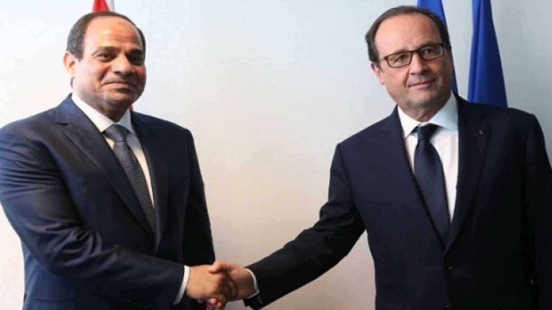 هولاند يتصل بالسيسي بشأن الطائرة المختفية ويعقد اجتماع أزمة