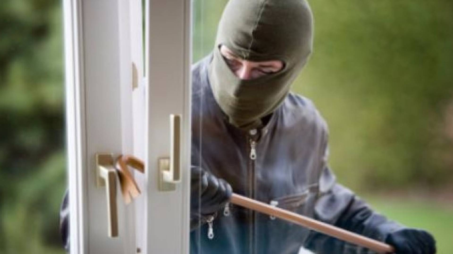 3 أشخاص سرقوا 33 منزلا في عمان بقبضة الأمن