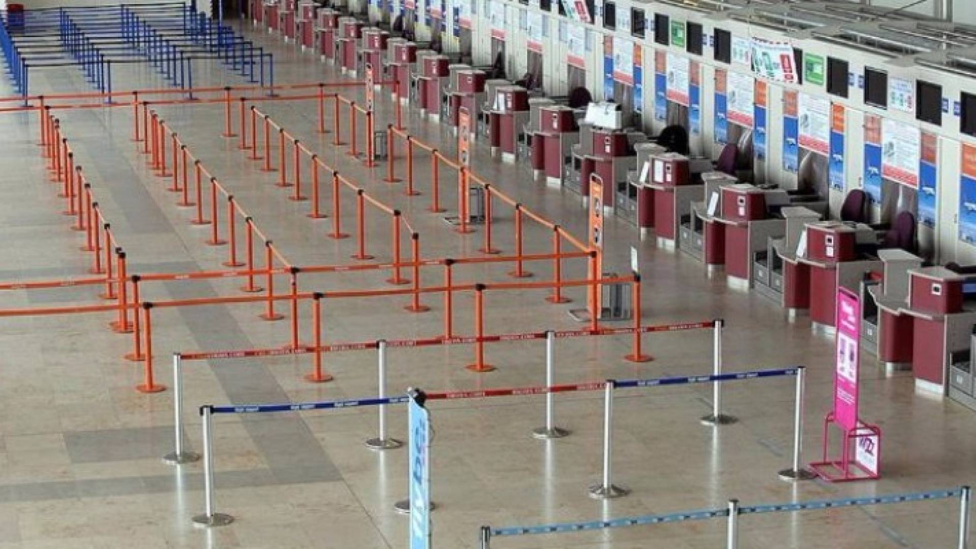 إخلاء مطار جون لينون في بريطانيا  