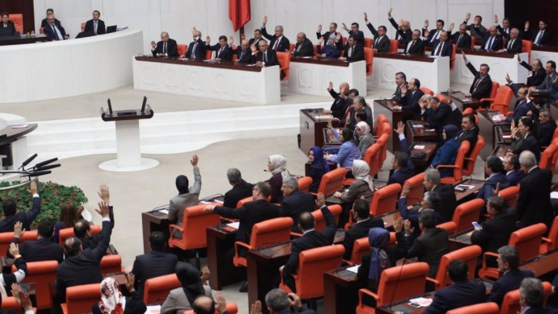 برلمان أردوغان يصادق على رفع الحصانة البرلمانية