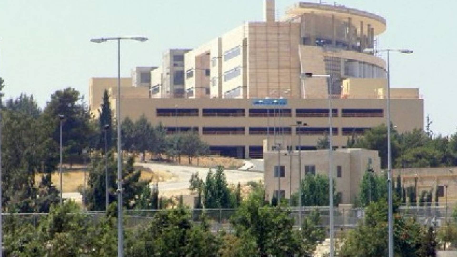 إخلاء طبي وهمي بمدينة الحسين الطبية