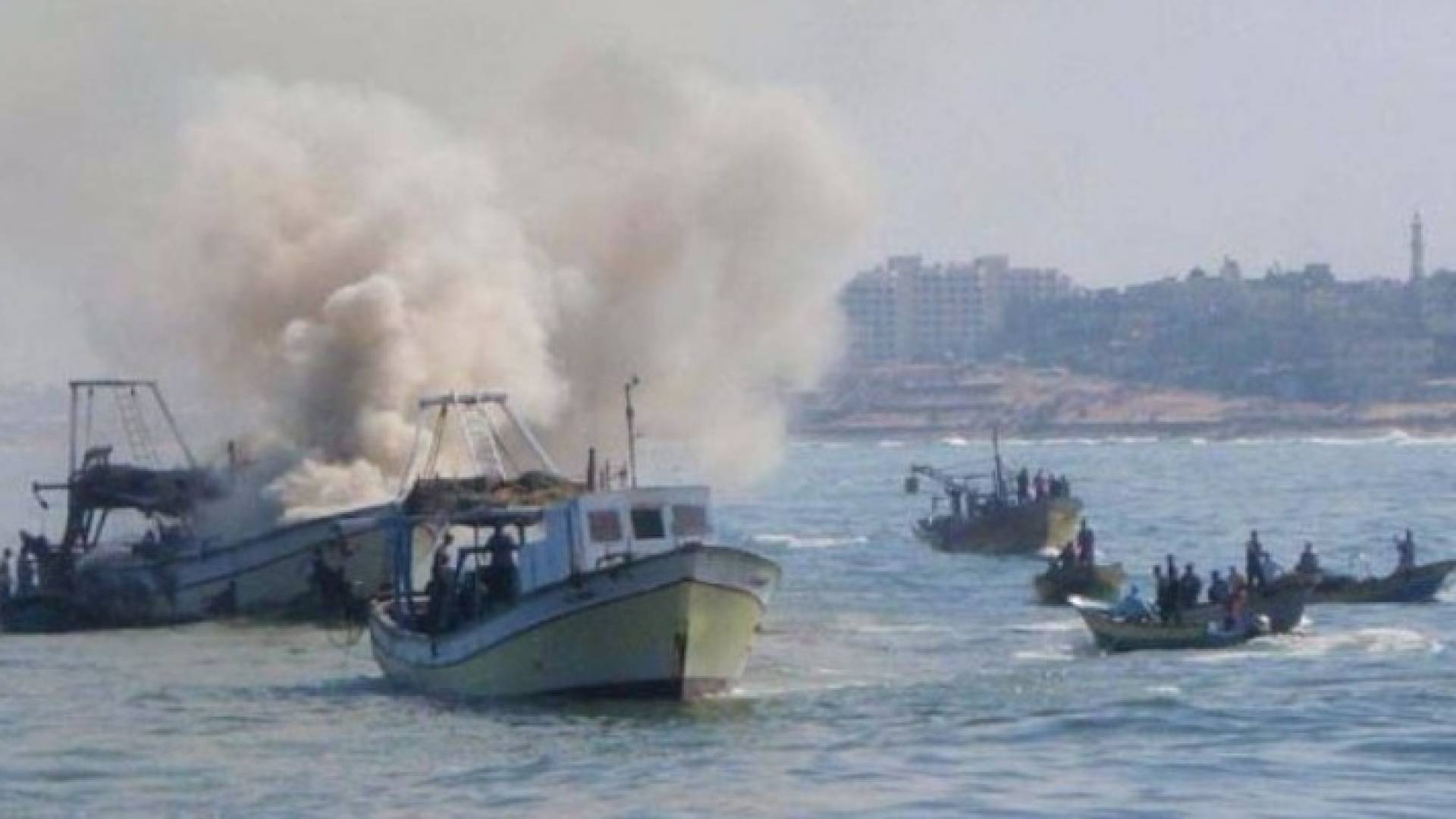 الاحتلال يعتقل 10 صيادين ويصادر 5 قوارب شمال غزة