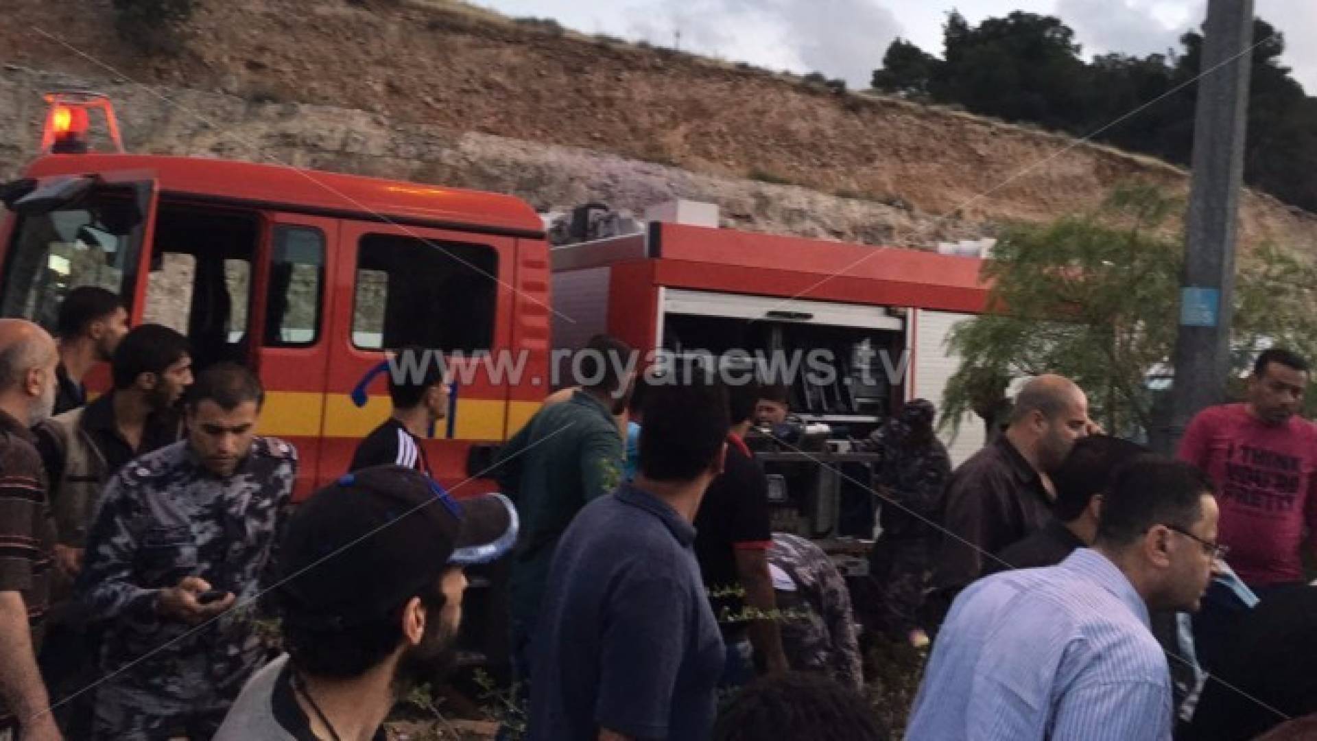 وفاة وإصابتان بتصادم 3 مركبات على طريق ياجوز الرصيفة.. صور