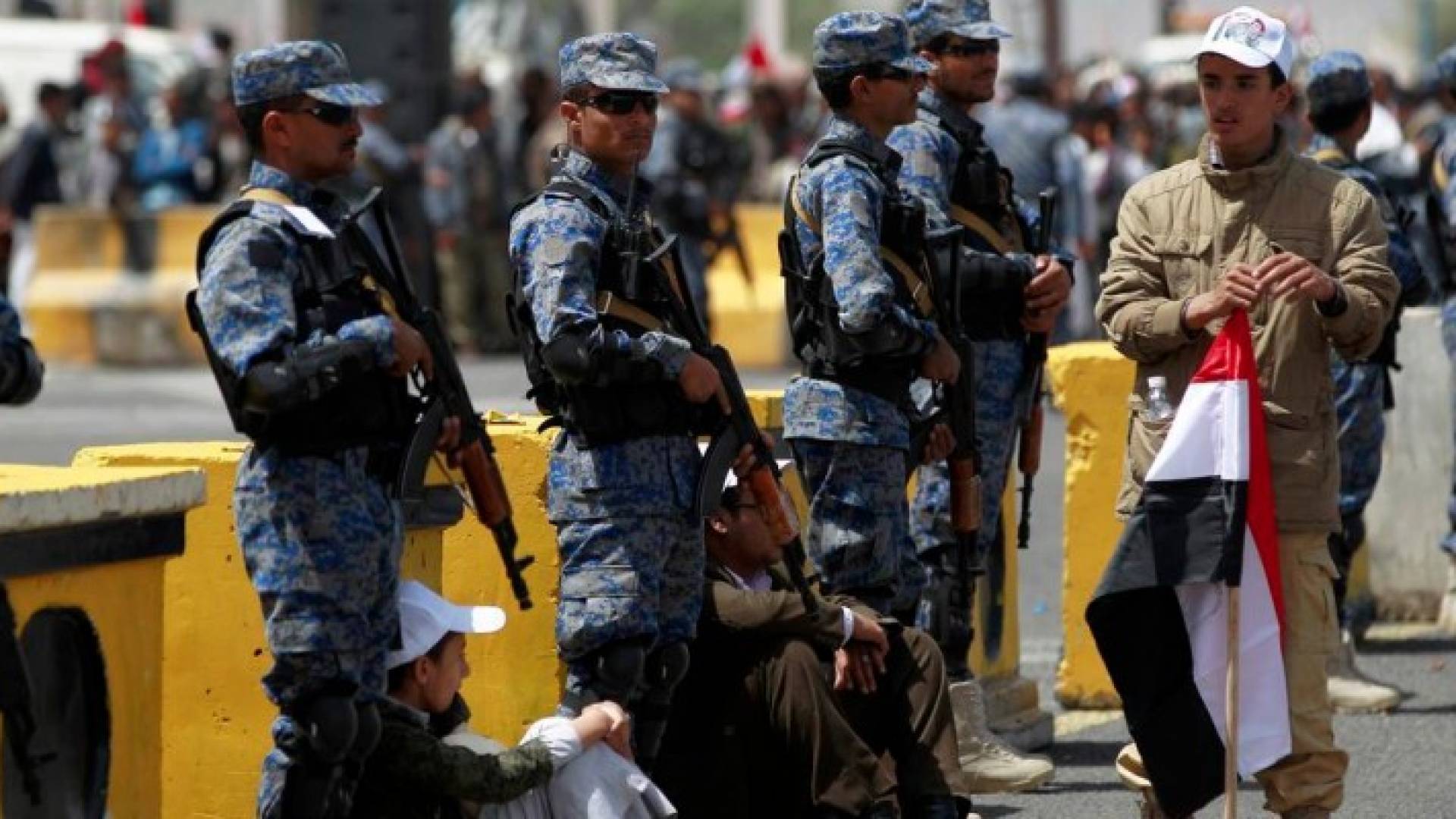 تفجير بكلية الآداب بصنعاء يخلف قتلى وجرحى