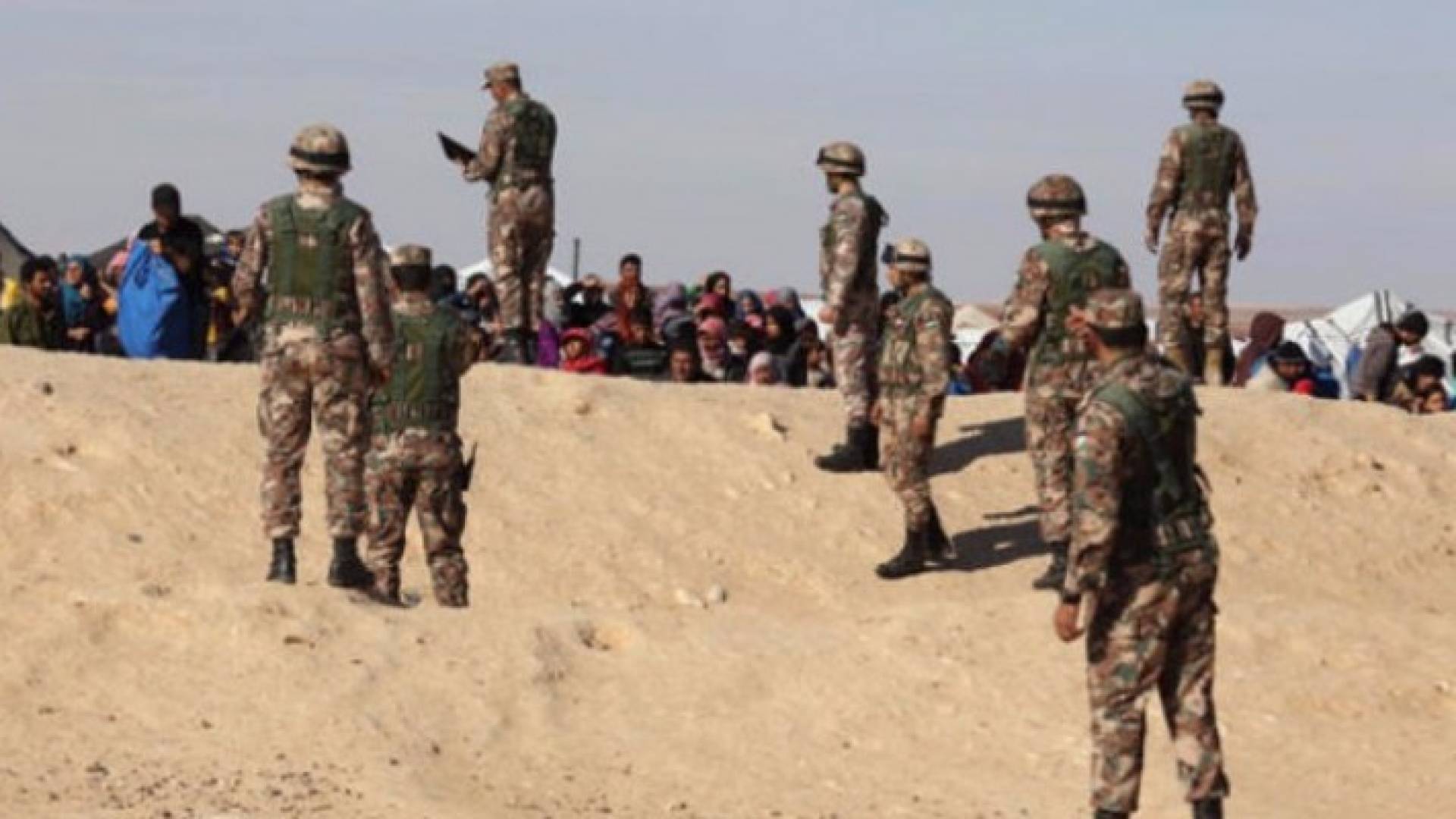 استقبال حرس الحدود لاجئين سوريين - ارشيفية