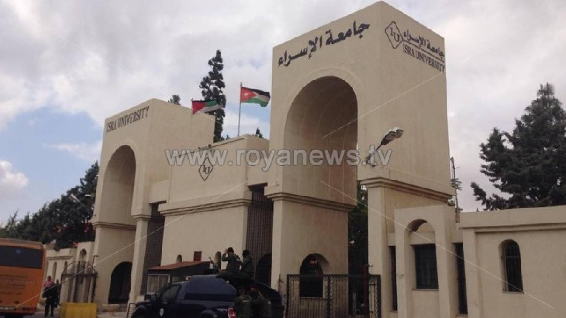 صورة من مدخل الجامعة 