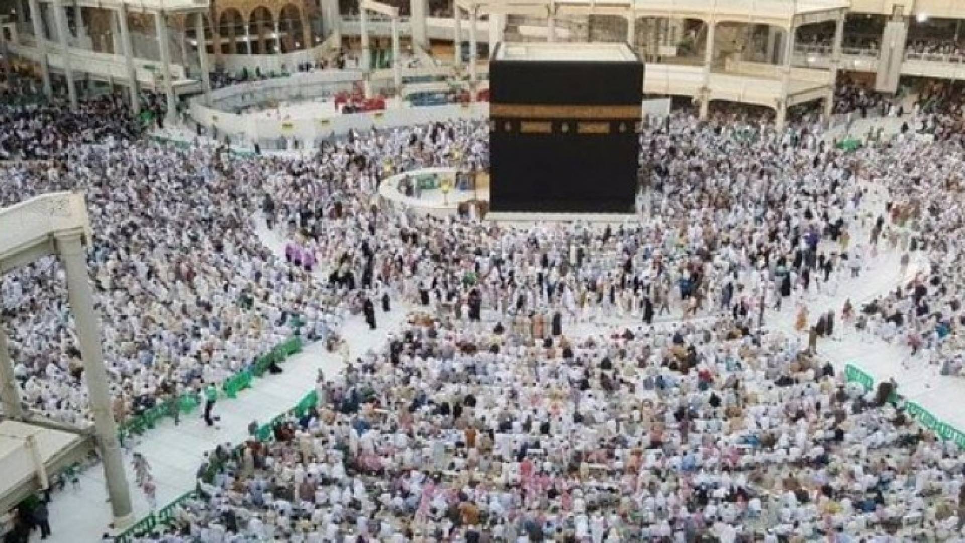 إيران تتراجع عن منع مواطنيها من الحج