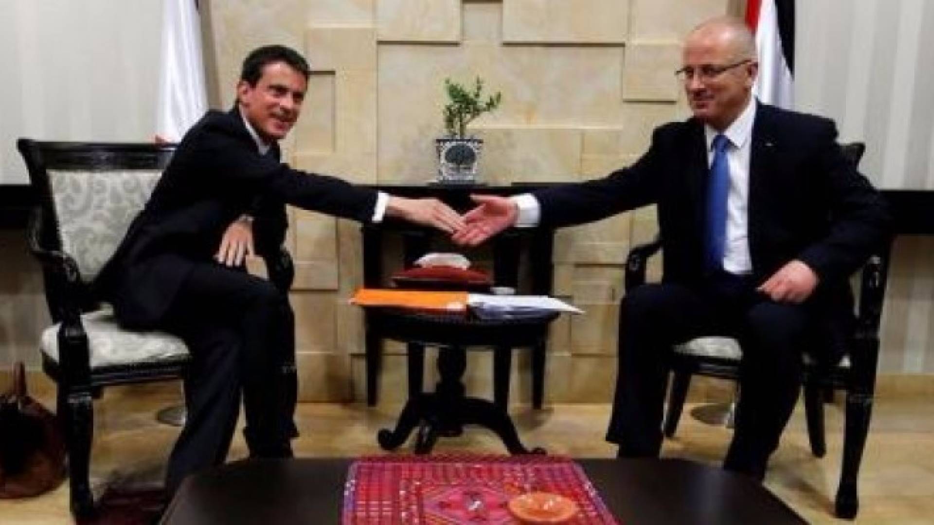 رئيس الوزراء الفلسطيني يدعو العالم لإنقاذ حل الدولتين قبل أن يتلاشى