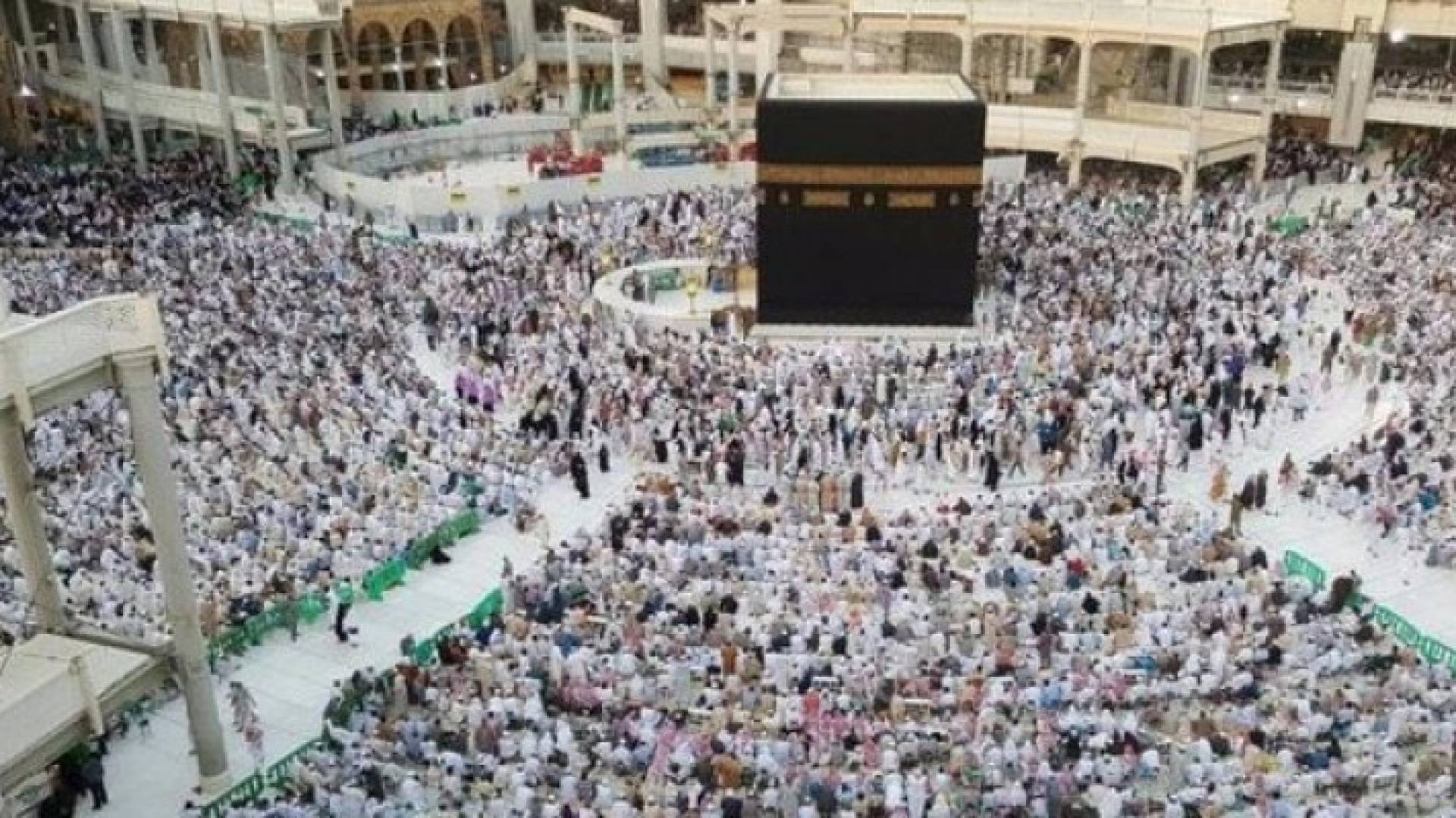 إيران تتراجع عن منع مواطنيها من الحج