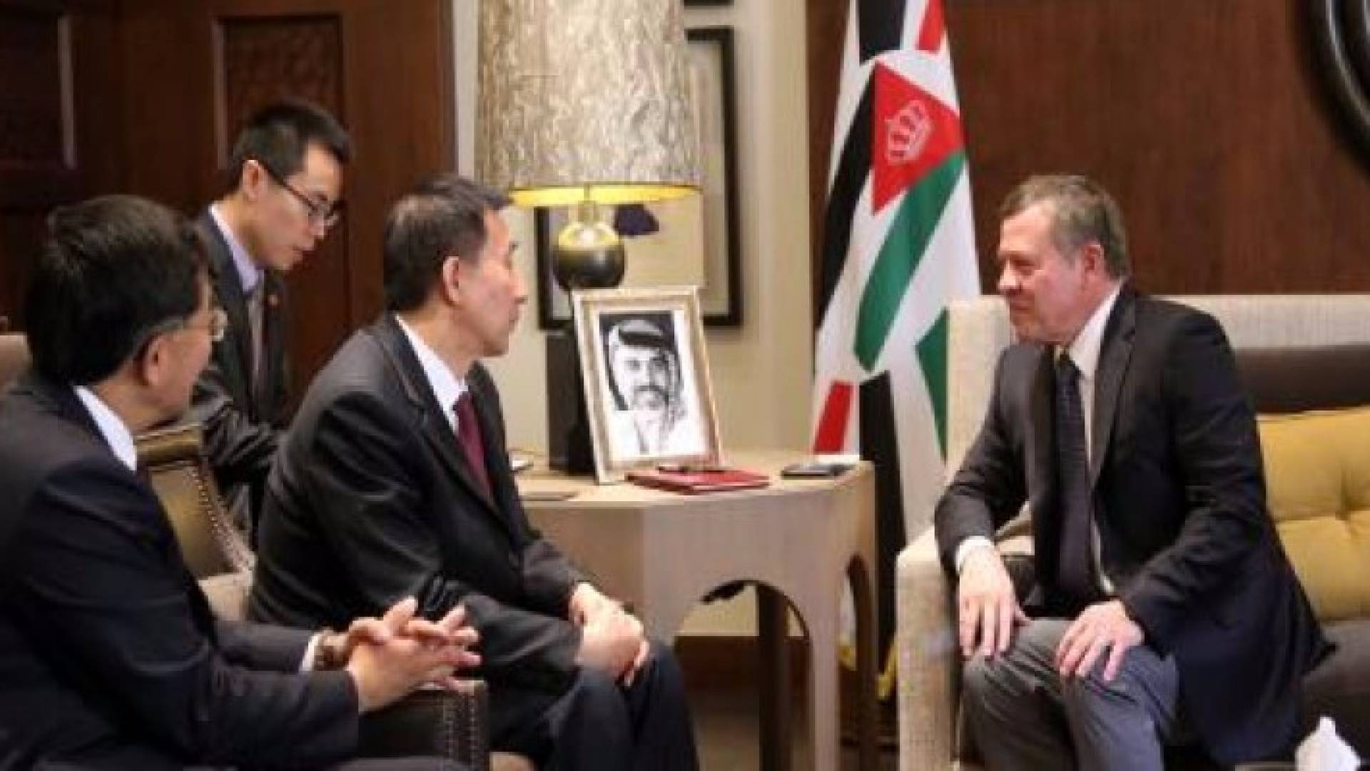 الملك يستقبل نائب رئيس مجلس الدوله الصيني