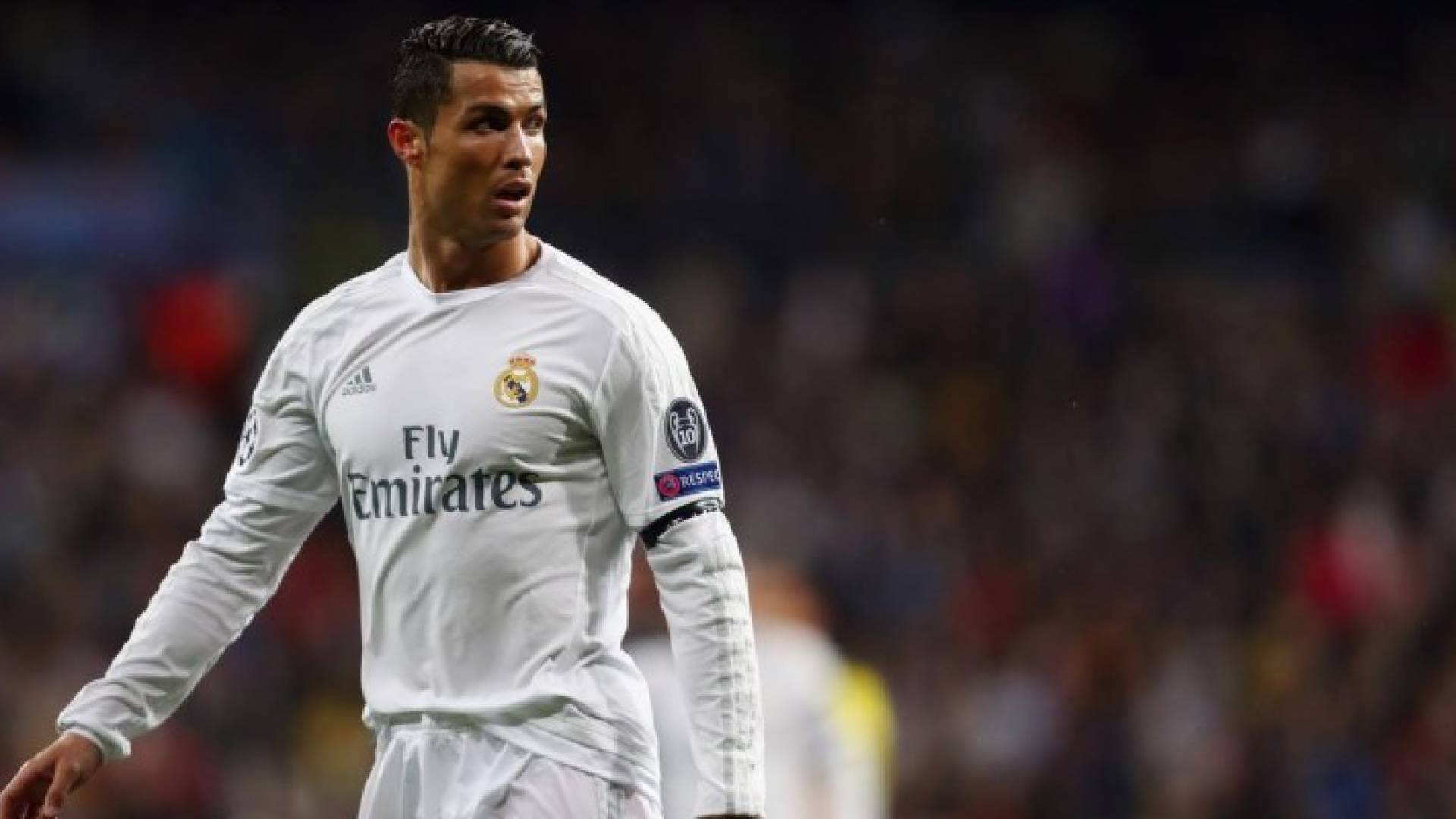 رونالدو "يستجدي" ريال مدريد لتجديد عقده