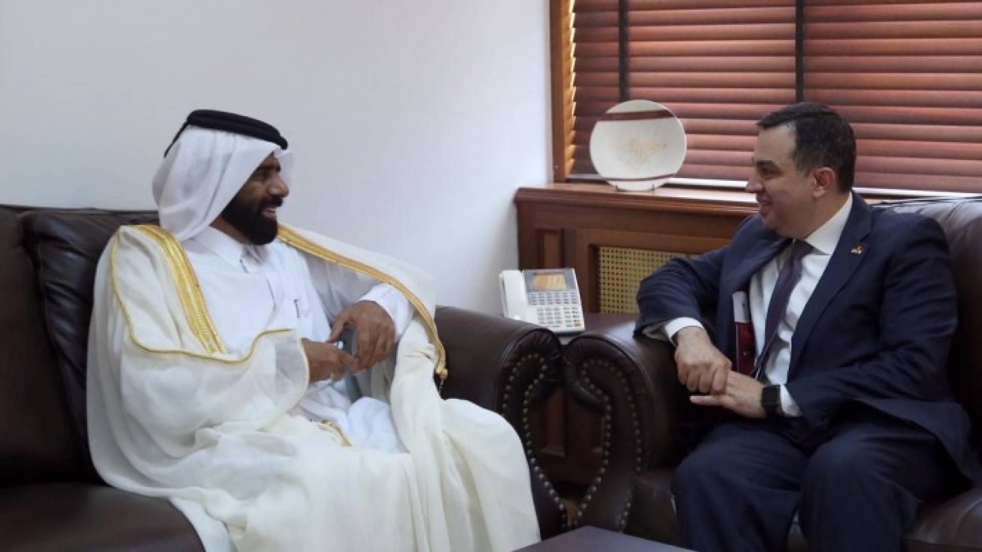 وزير التخطيط يلتقي نظيره القطري