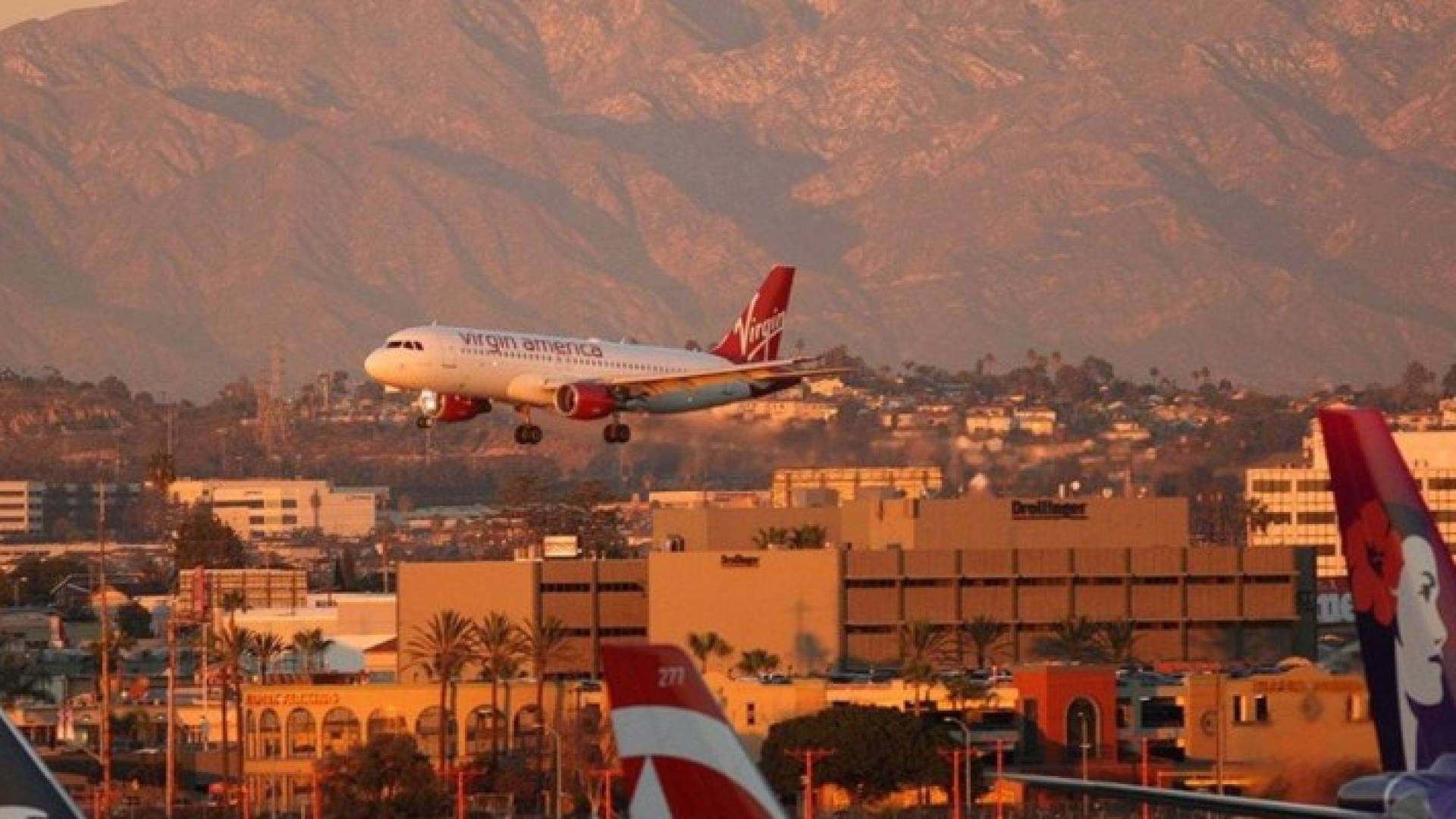 مشكلة برمجية توقف رحلات مطار لوس أنجلوس