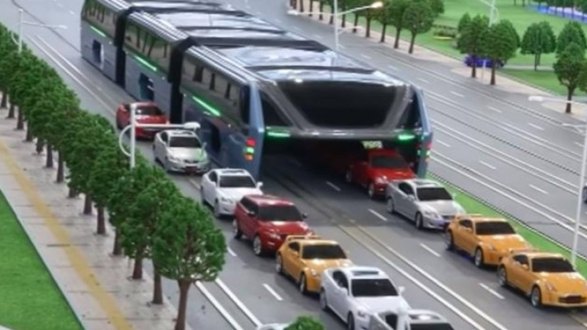 باص يبتلع السيارات في الصين 