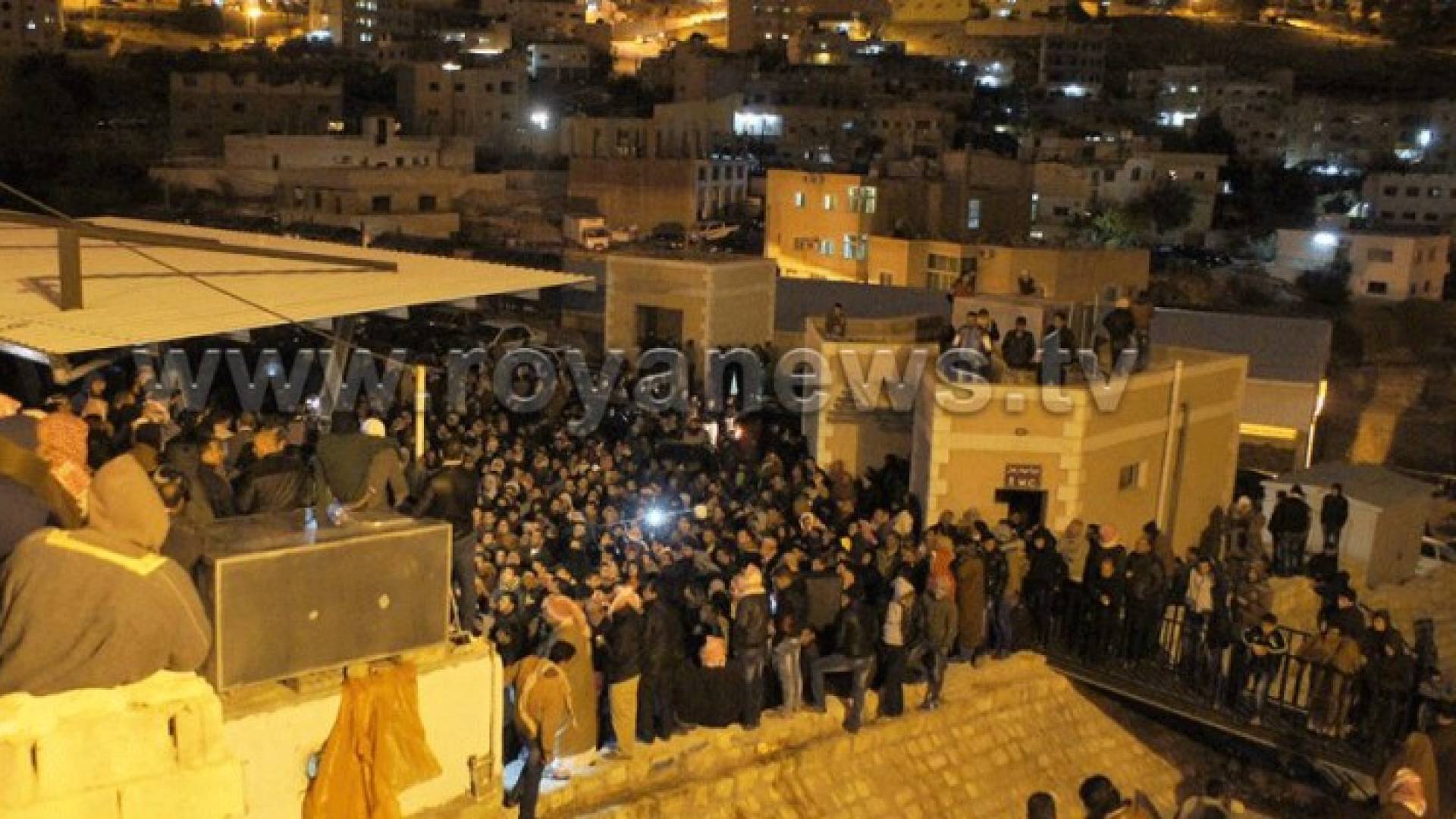 ملثمو وادي موسى بين كر وفر في مواجهة القوى الأمنية  ..صور