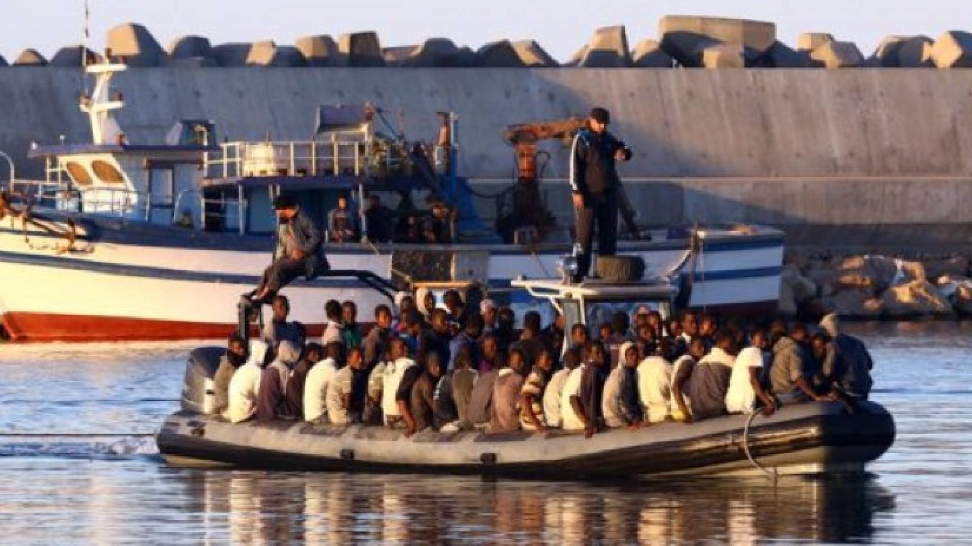 البحرية الإيطالية تعلن انتشال 45 جثة لأشخاص قضوا بغرق قارب قبالة سواحل ليبيا