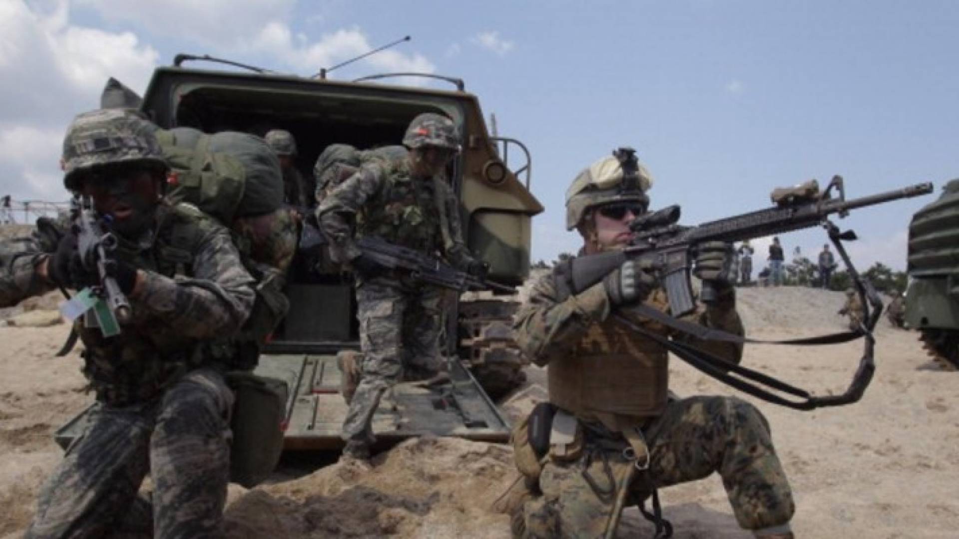  جنود أميركيون من القوة العاملة في جزيرة أوكيناوا جنوبي اليابان - أرشيف.