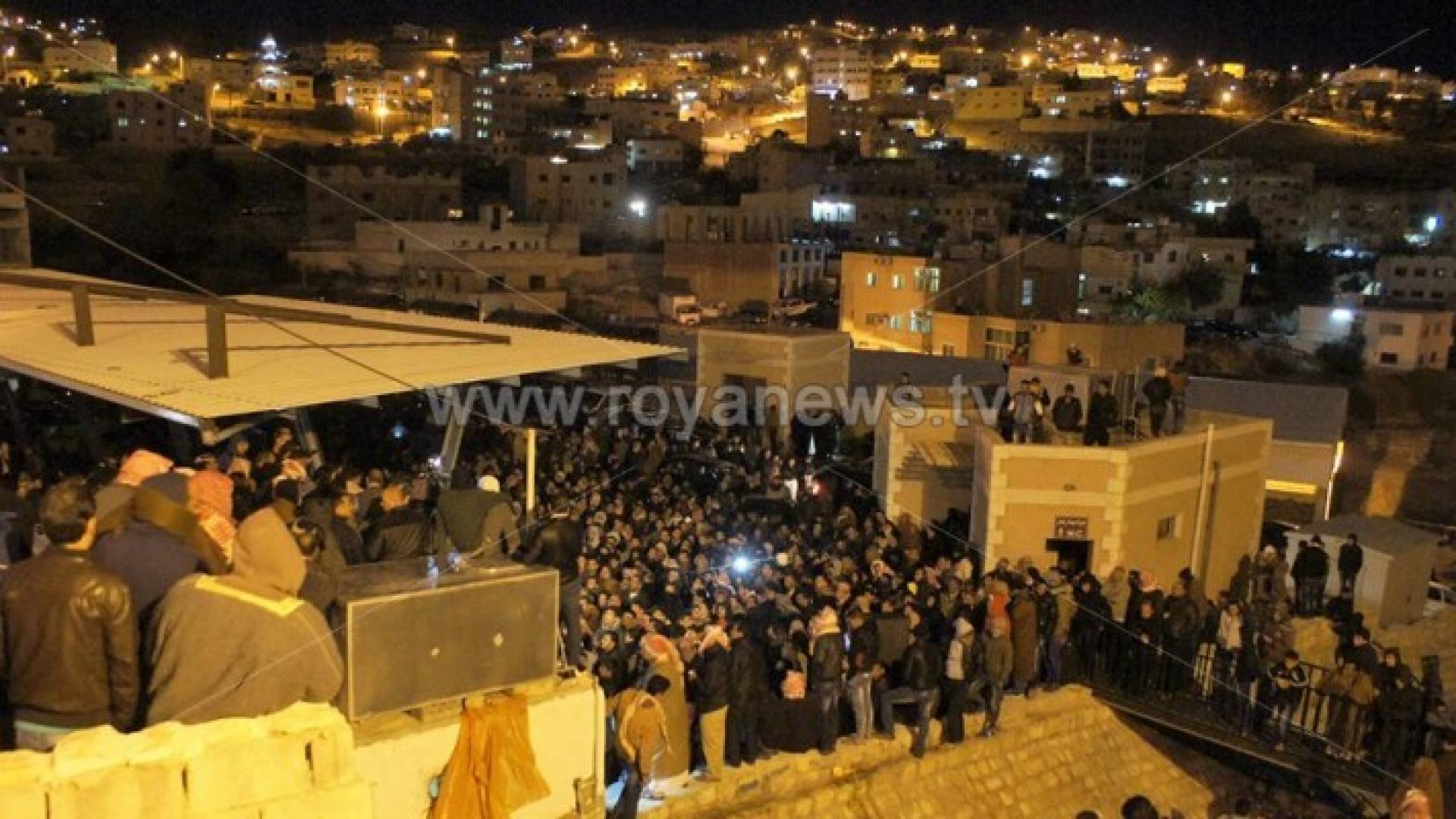 تجمع لاهالي مدينة وادي موسى المتضررين من قضية البيع الاجل