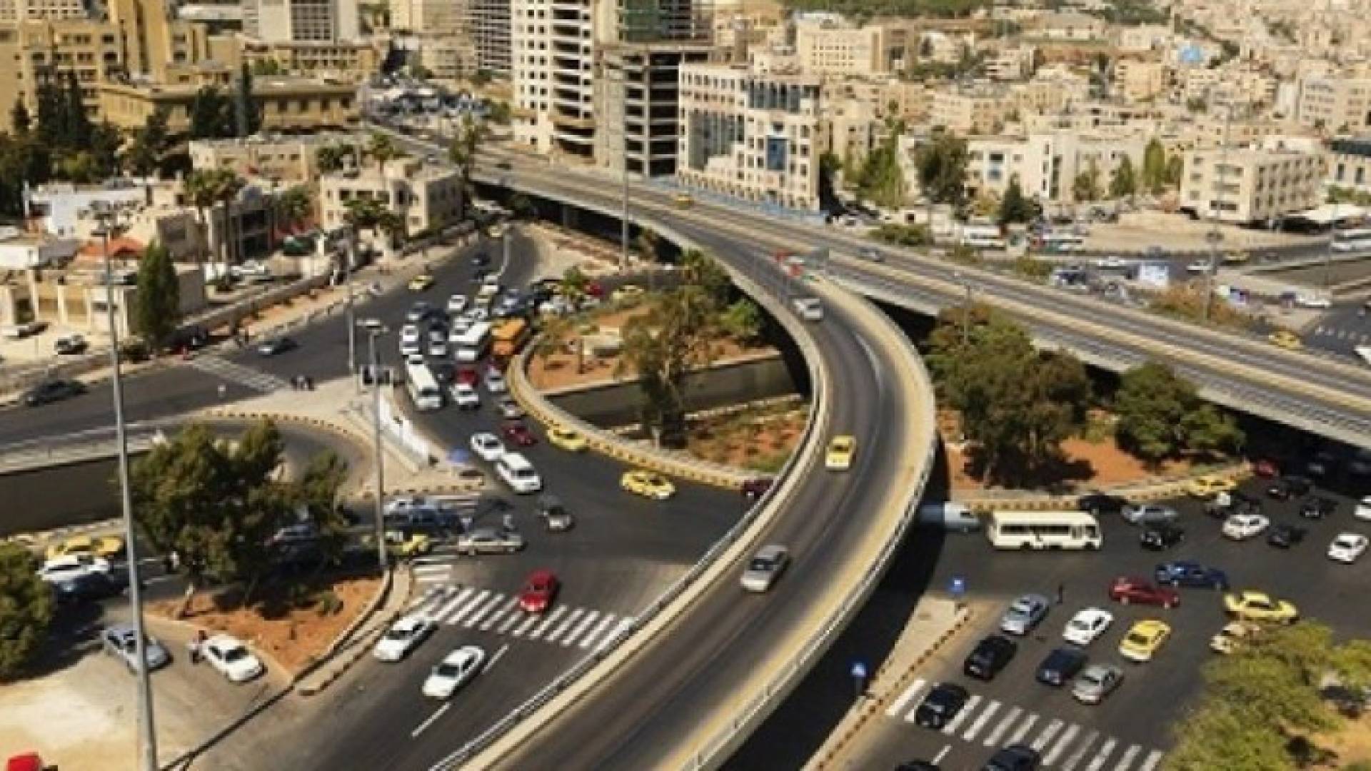 صورة لاحد التقاطعات المرورية في العاصمة عمان