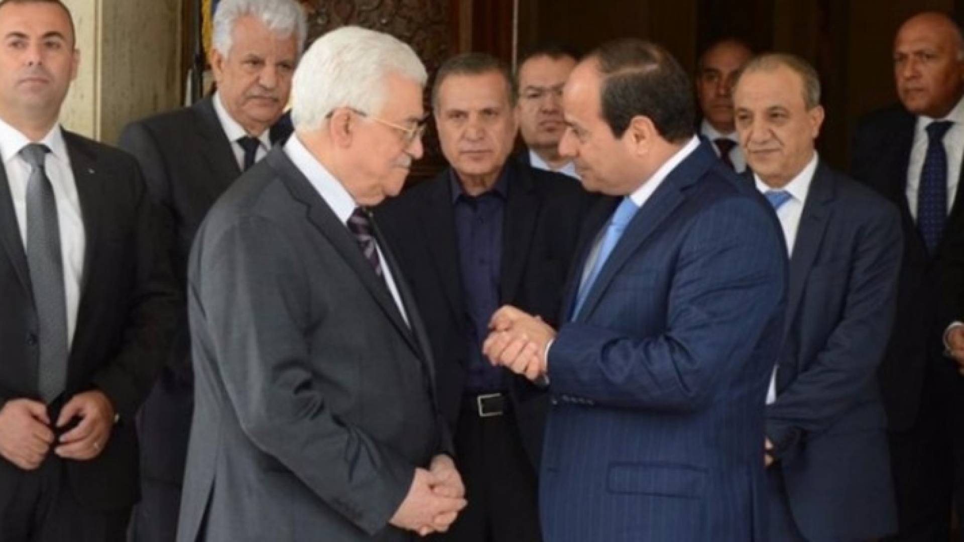 السيسي وعباس يبحثان جهود إنهاء الاحتلال في ضوء المبادرة الفرنسية