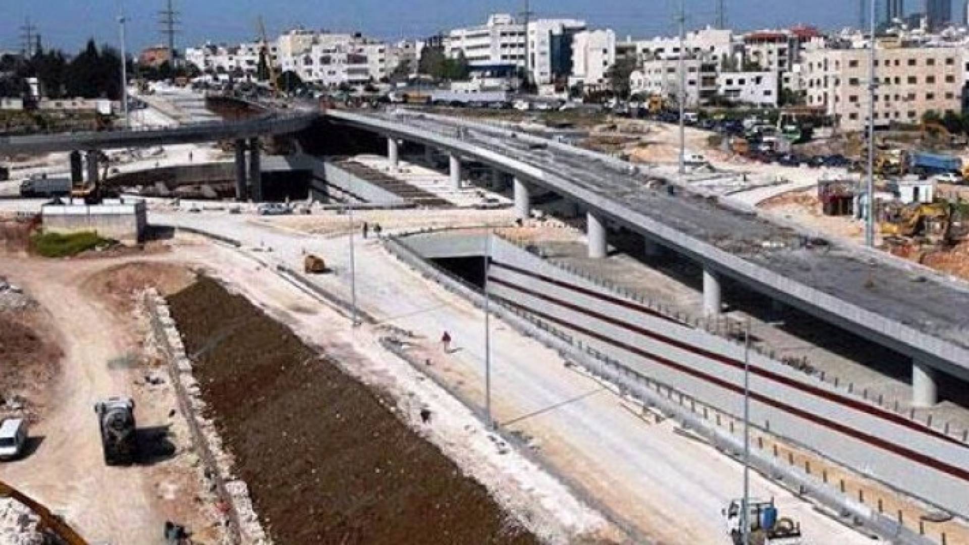 الأشغال والأمانة تبحثان طرح عطاءات تقاطعات مرورية بقيمة 54 مليون دينار