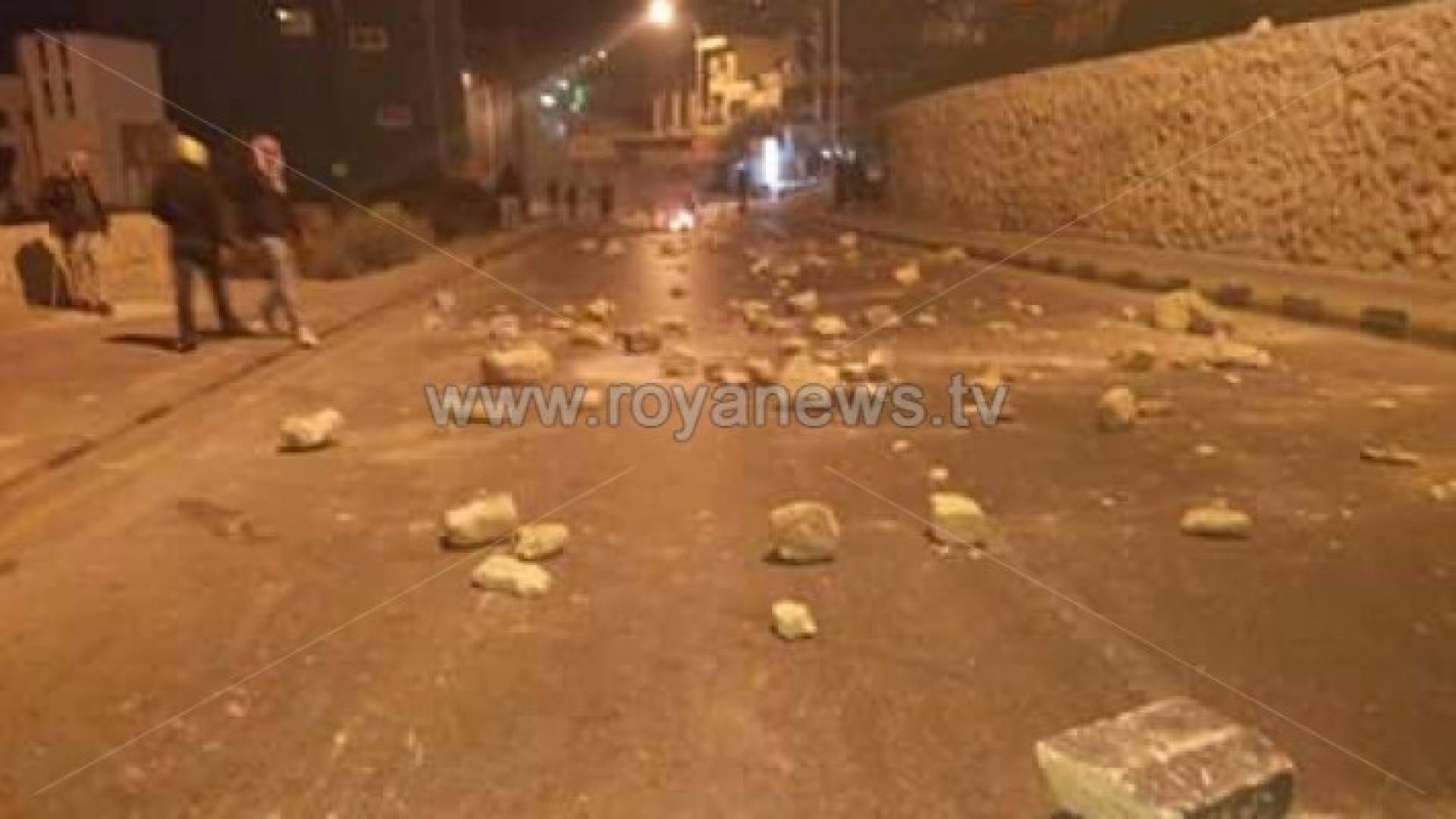 بالفيديو: الأجهزة الأمنية تنهي اعمال شغب "ملثمين" في وادي موسى