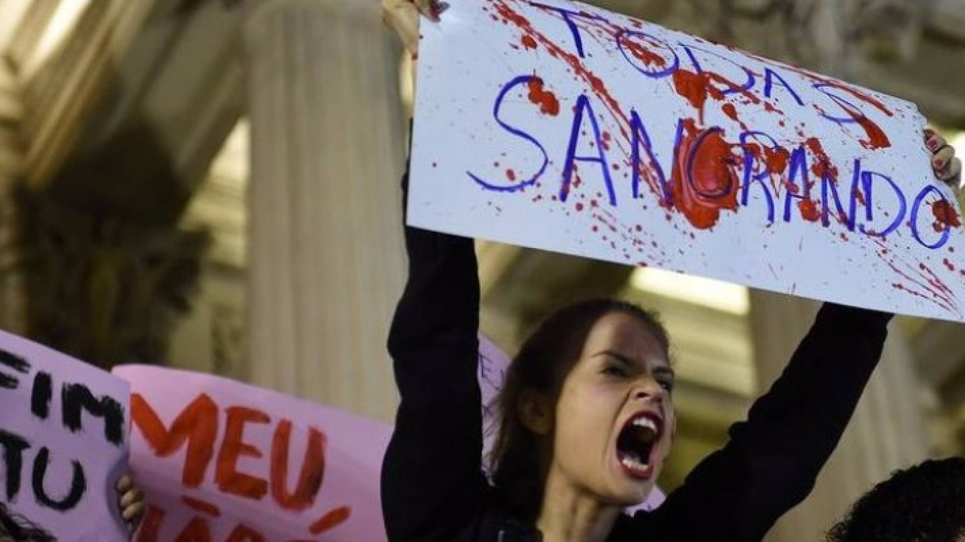 البرازيل: نشر فيديو لاغتصاب جماعي لمراهقة يسبب ضجة