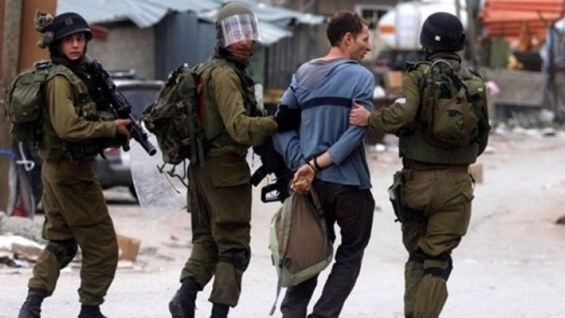 الاحتلال يعتقل 17 فلسطينيا