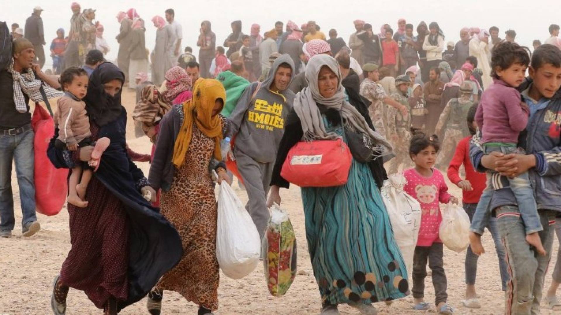  ملايين السوريين دفعتهم الحرب إلى اللجوء إلى الخارج أو النزوح داخل البلاد (أرشيف)