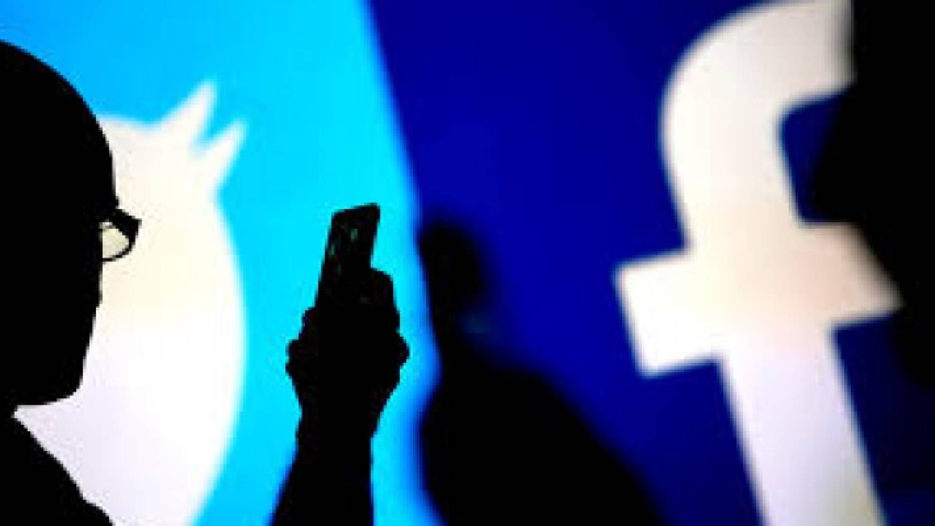 10 أشياء "خطيرة" عليك حذفها من حسابك على فيسبوك