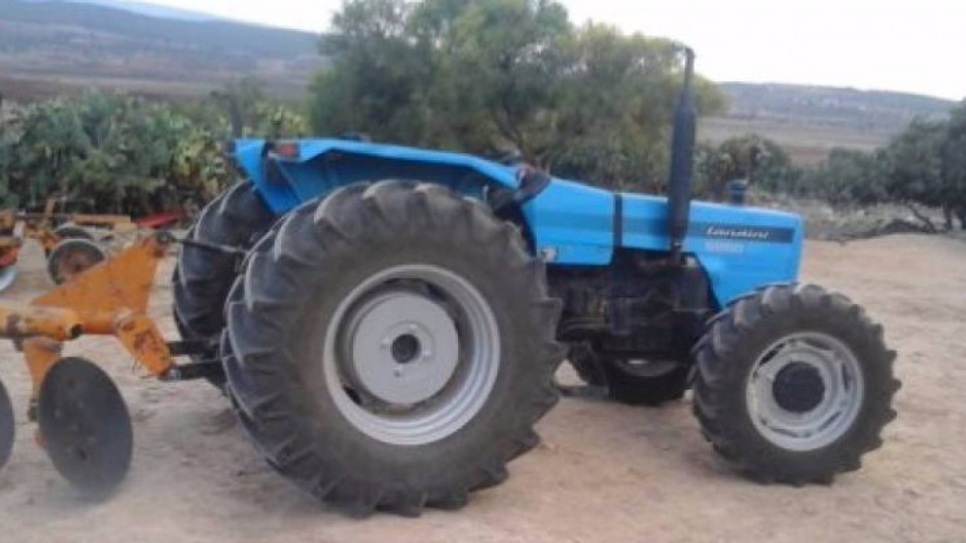 الاحتلال يستولي على 12 جرارا زراعيا جنوب جنين