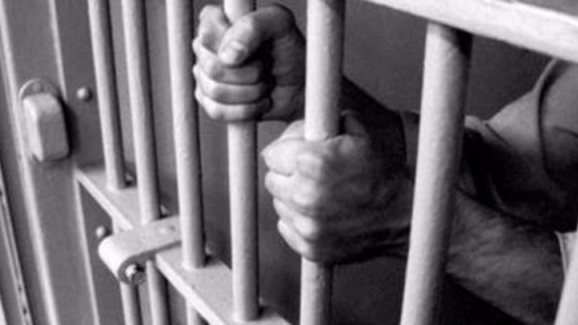 المؤبد وإسقاط الجنسية عن 5 بحرينيين تخابروا مع إيران