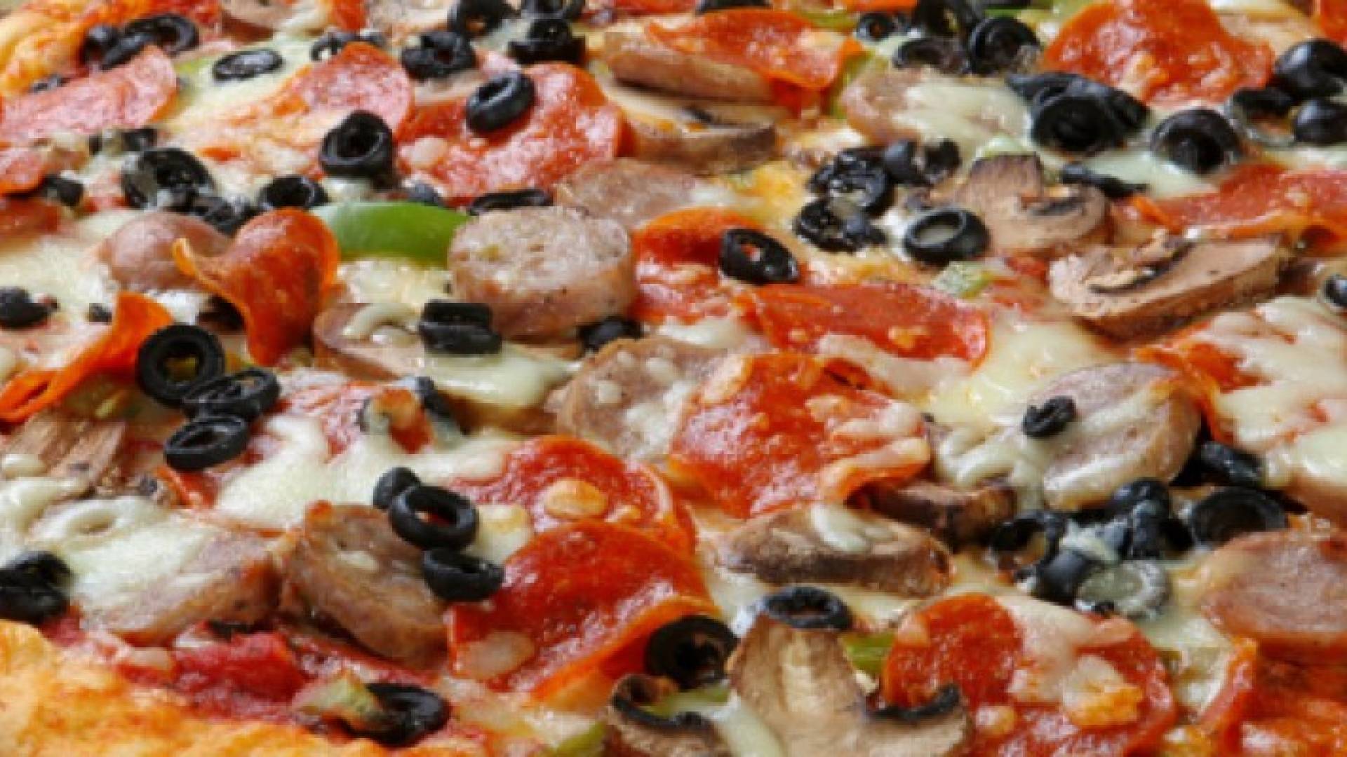 إيطالي يدفع نفقة طليقته "بيتزا".. والقاضية توافق!