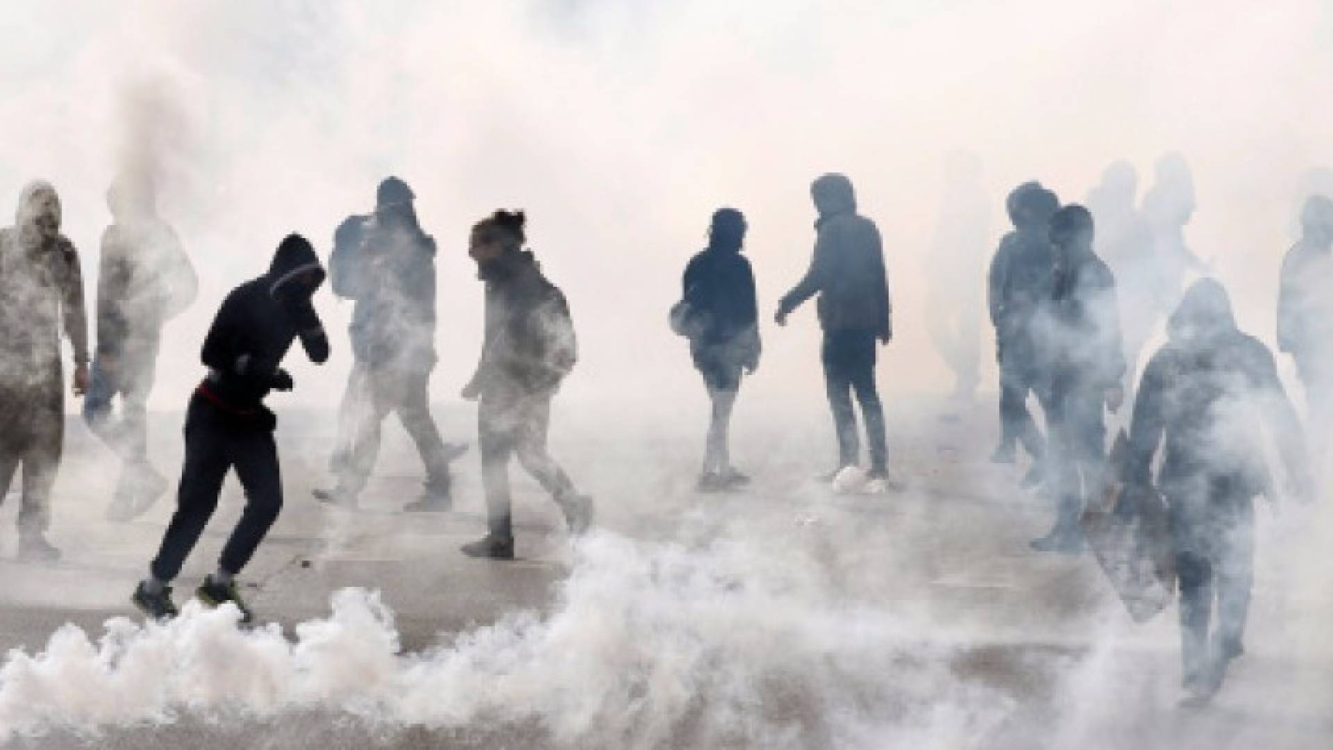 فرنسا " معطلة وتعاني " قبل 11 يوما من كأس أوروبا