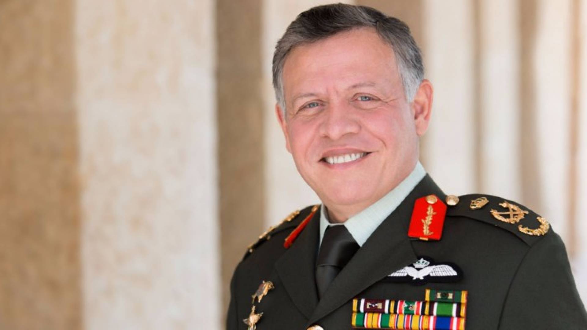 الملك يرعى احتفال " استعراض العلم "