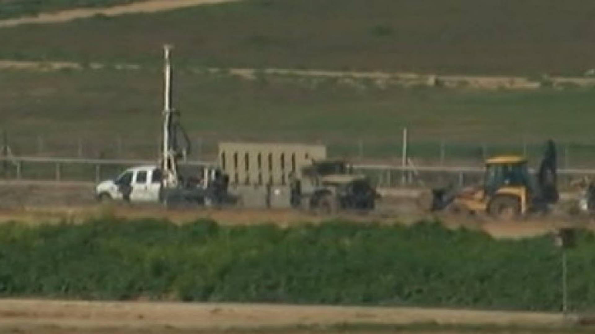 الاحتلال يبحث عن الانفاق في الجانب الفلسطيني من غزة