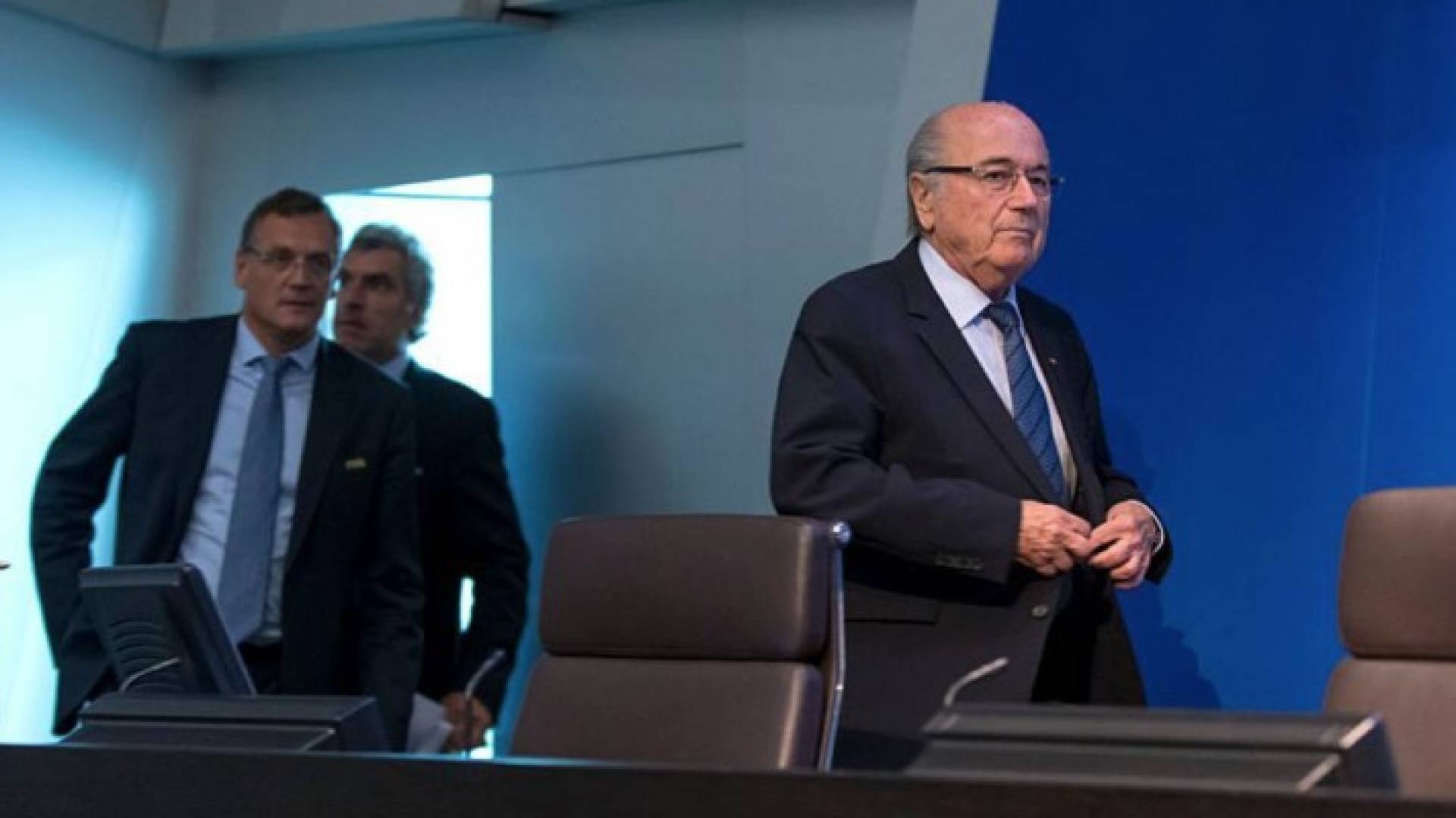 بلاتر ومساعداه منحوا أنفسهم 80 مليون دولار