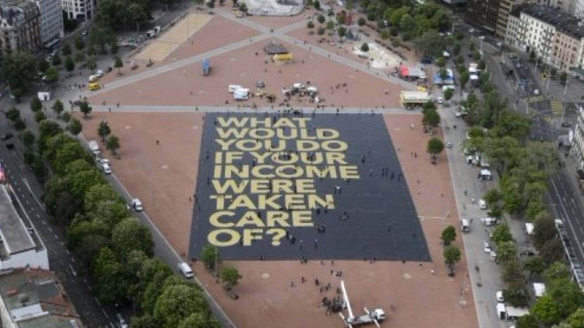 السويسريون يصوتون في استفتاء حول تأمي دخل اساسي لكل مواطن