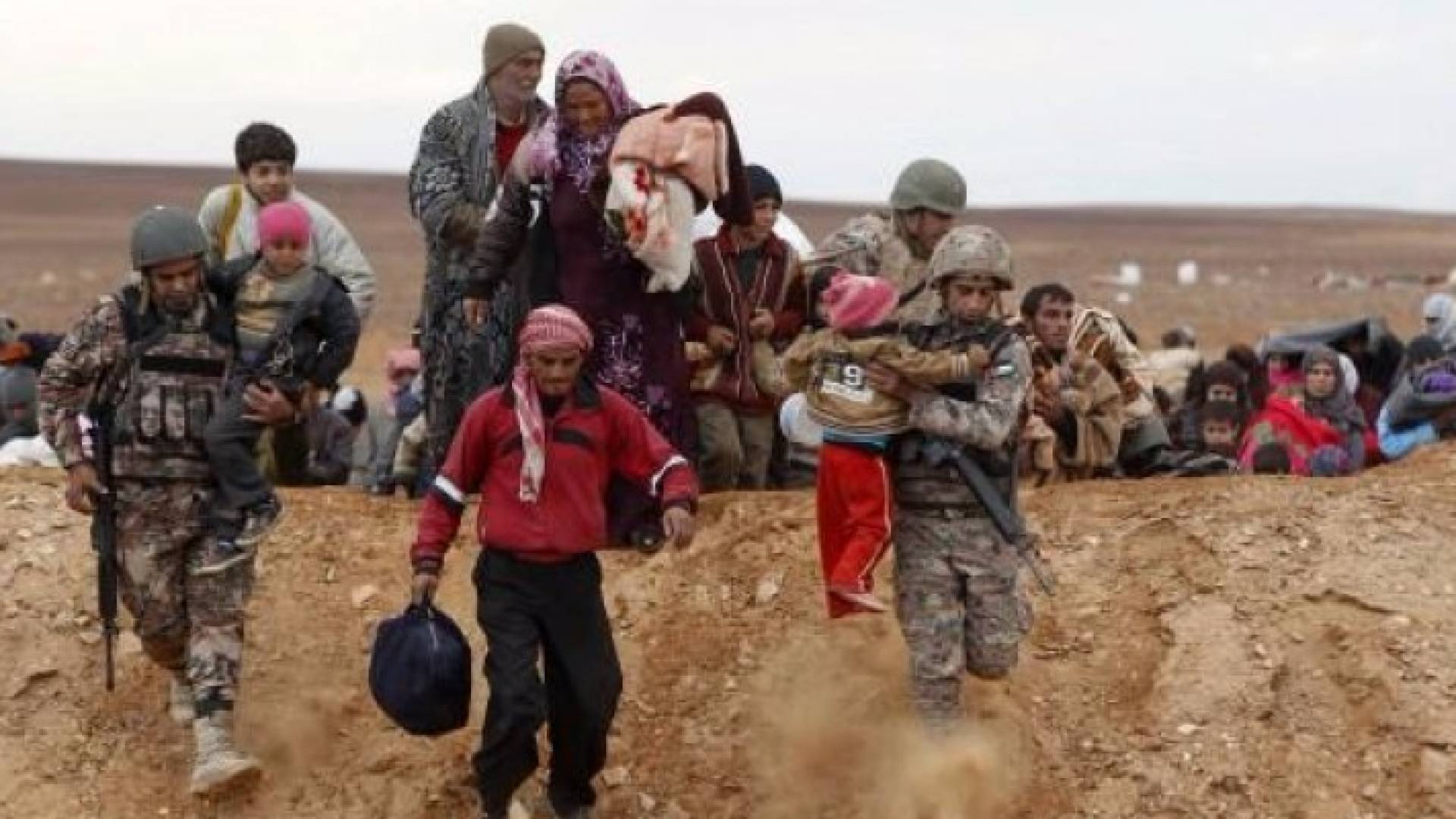 قوات حرس الحدود تستقبل 692 لاجئا سوريا