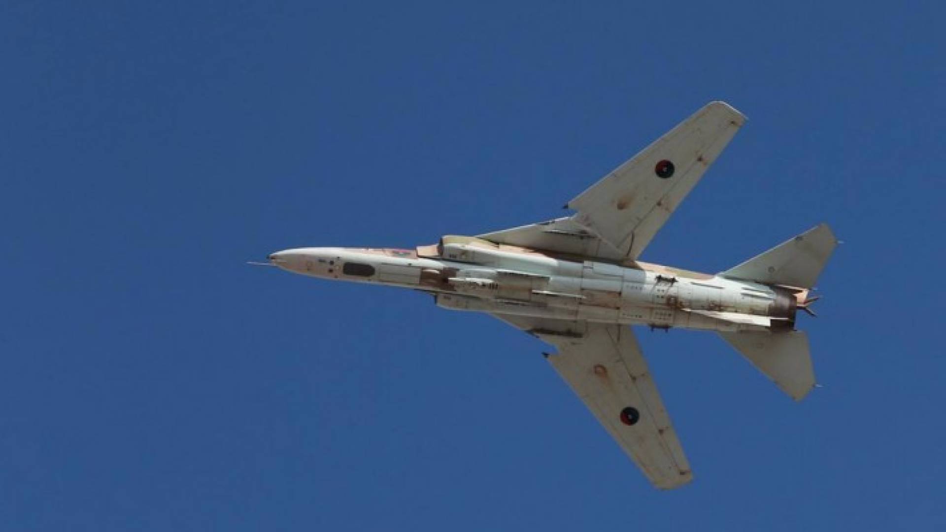 الطائرات الحربية تشارك في معركة "تطهير" بنغازي