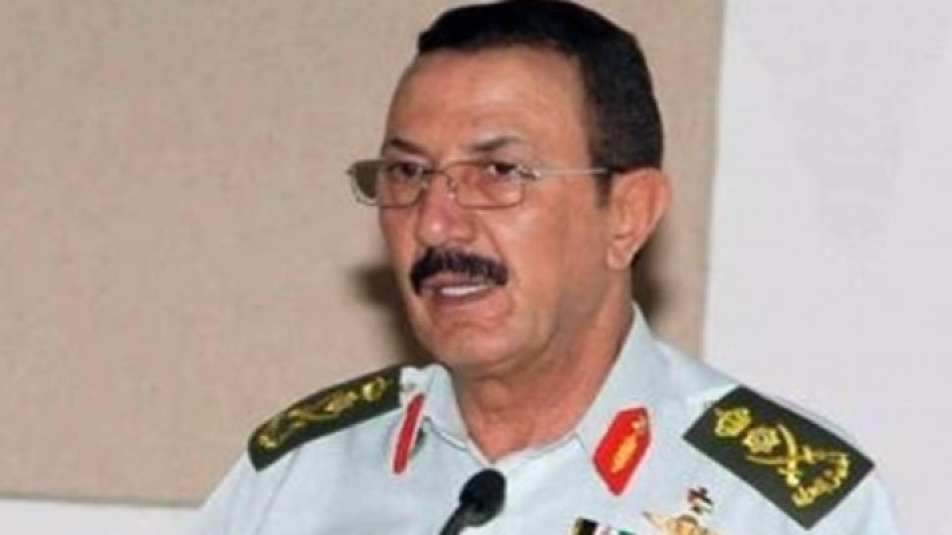 مستشار جلالة الملك للشؤون العسكرية رئيس هيئة الاركان المشتركة الفريق اول الركن مشعل محمد الزبن