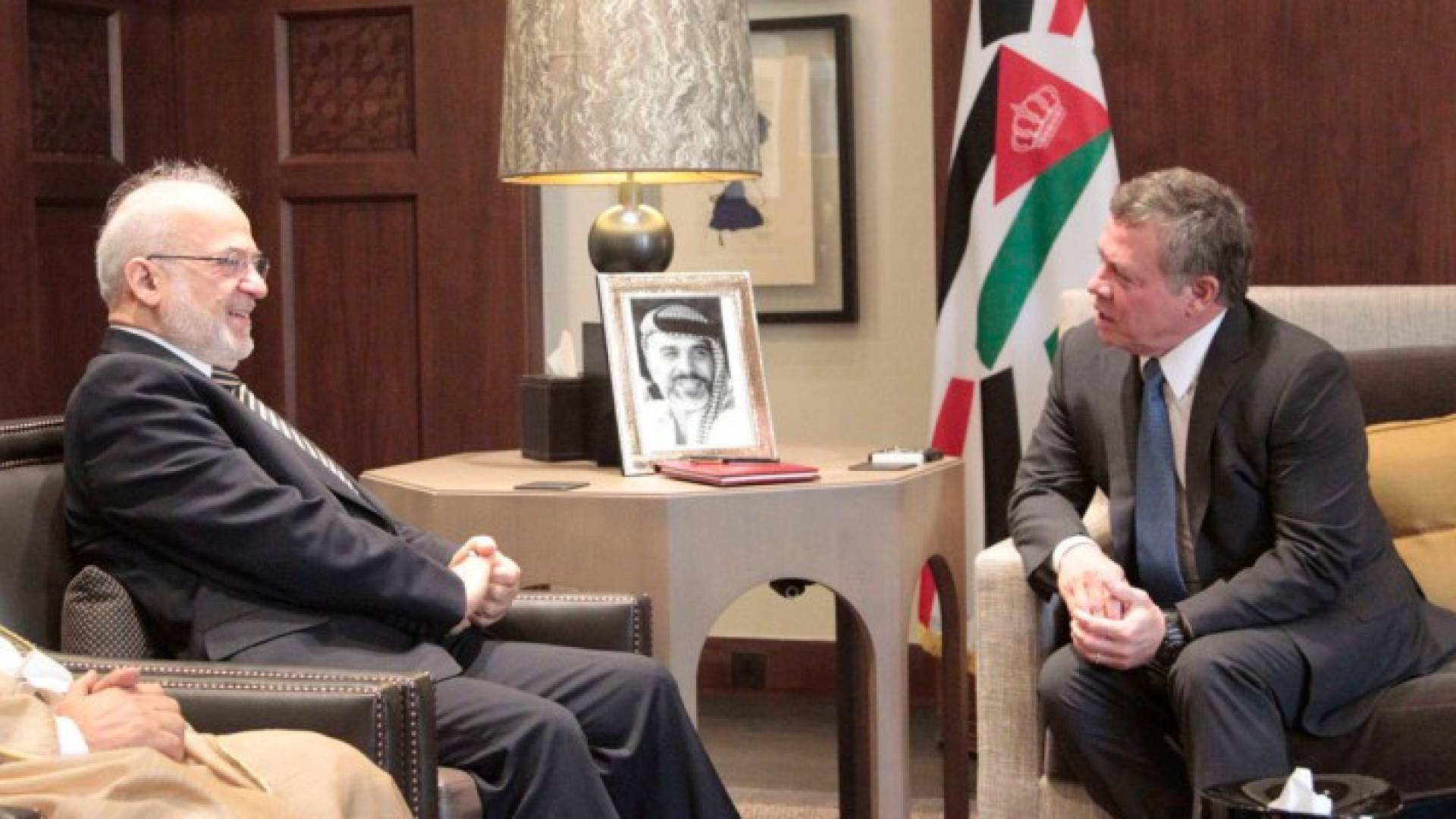الملك يشيد بجهود الجيش العراقي بمواجهة التطرف
