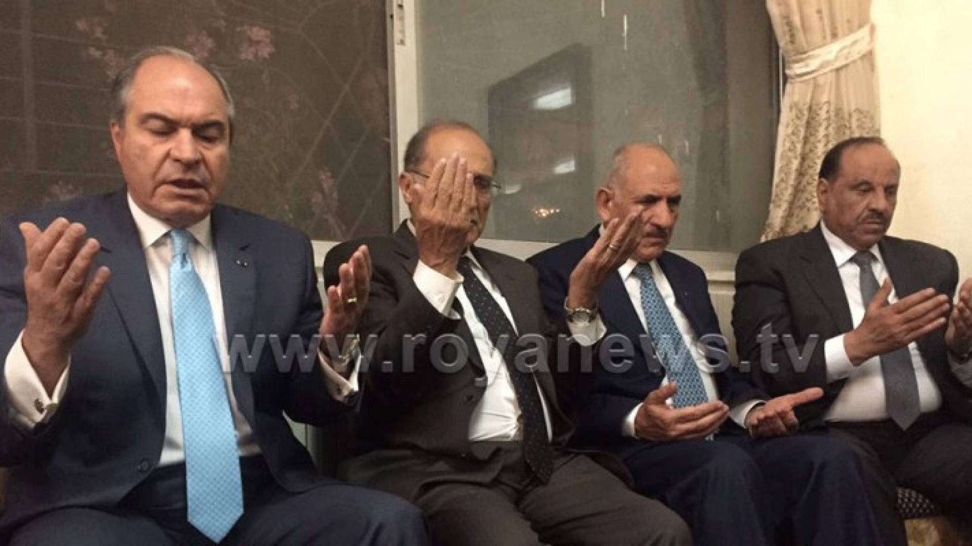 الملقي يقدم واجب العزاء بالشهيد الحياري .. صور