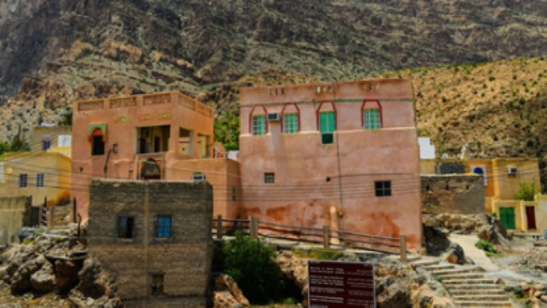 قرية عمانية نهارها 3 ساعات فقط