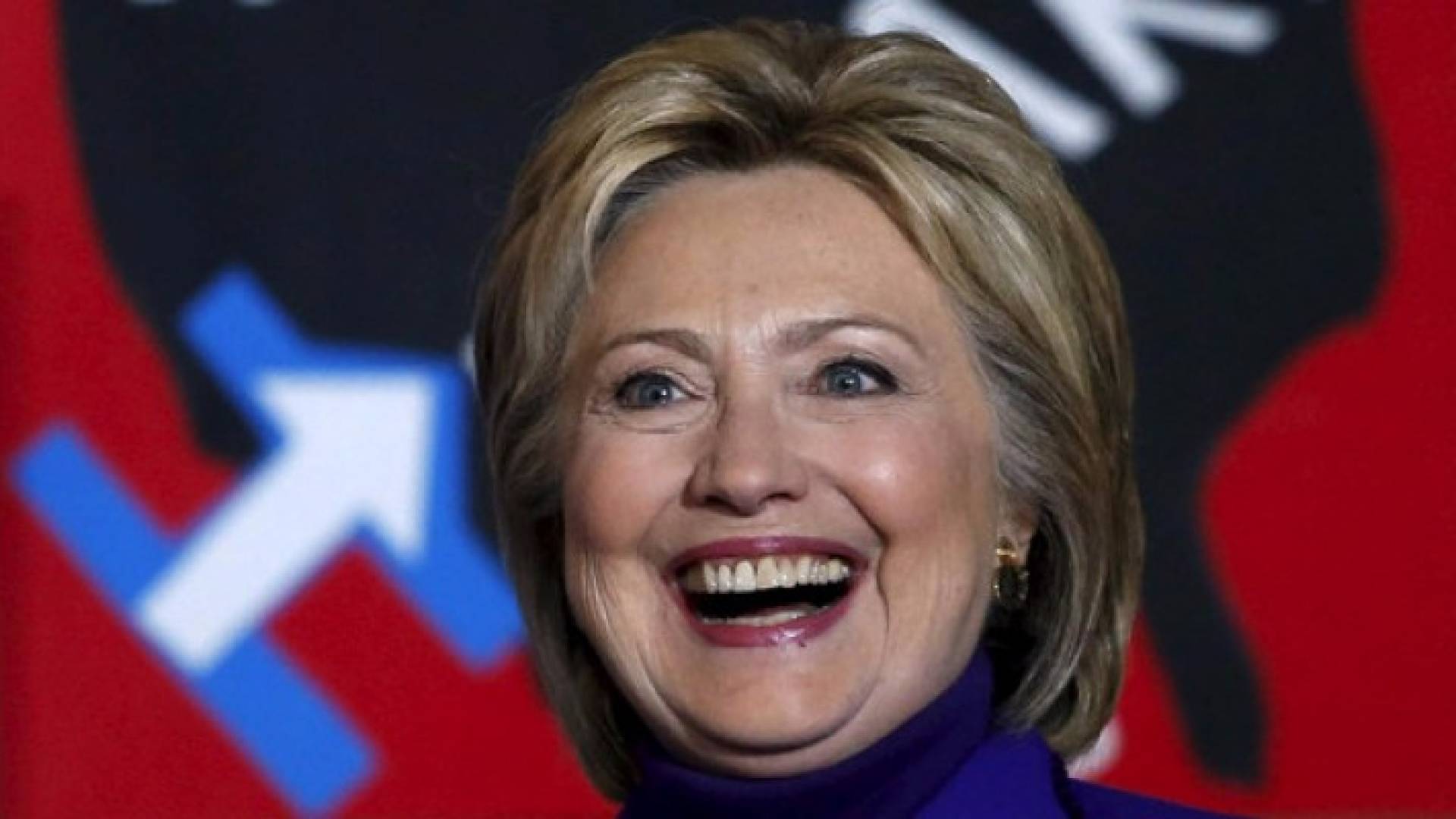 هيلاري كلينتون أول امرأة تدخل سباق الرئاسة الأمريكية